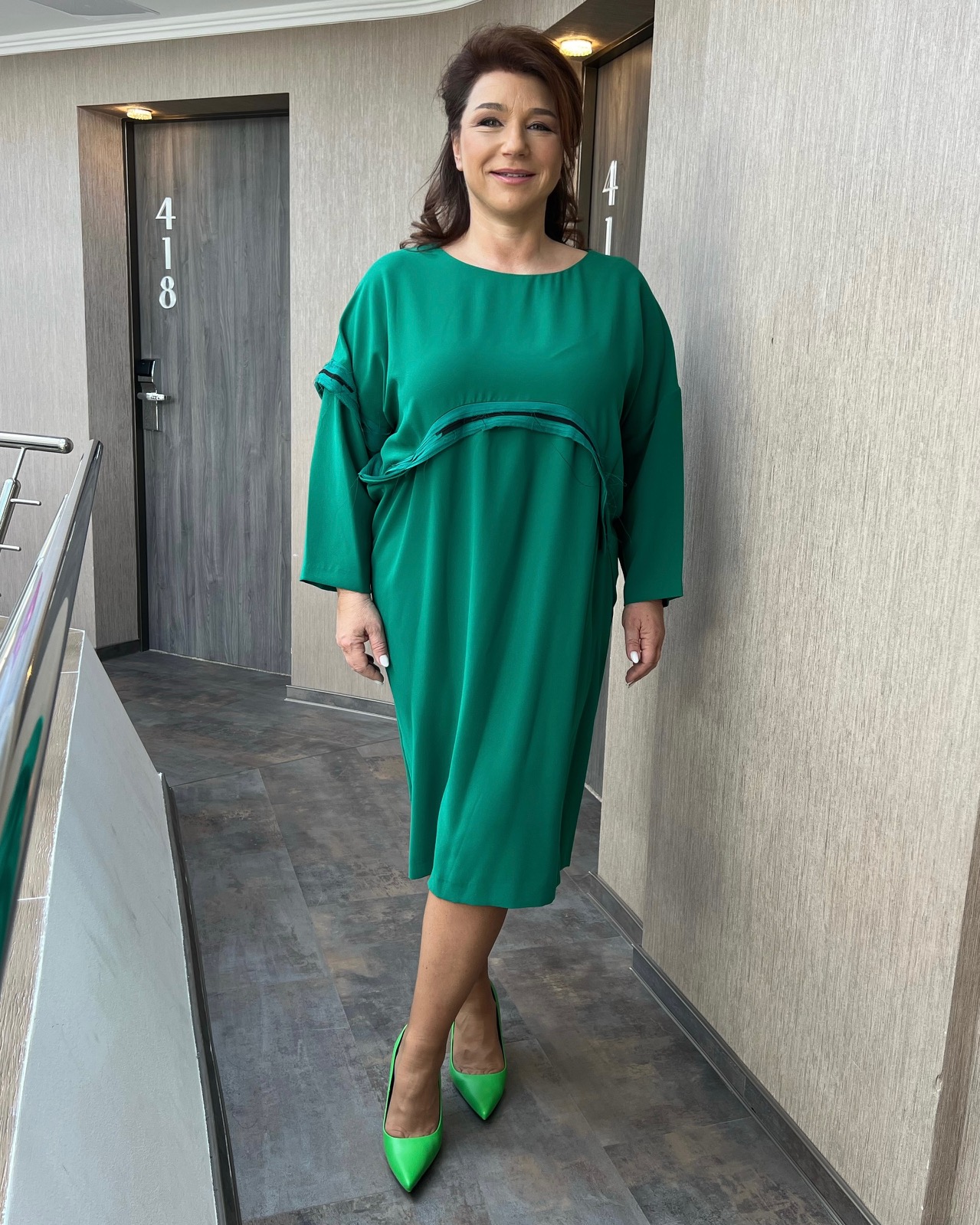 Csinos zöld díszcsíkos ruha