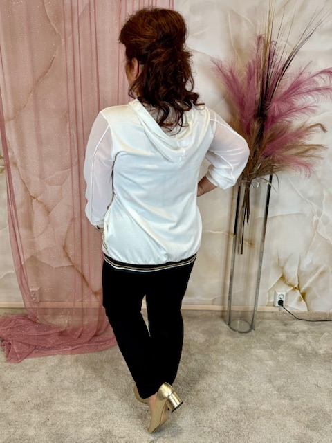 Csinos fehér szett muszlin ujjakkal, arany díszekkel - Image 5