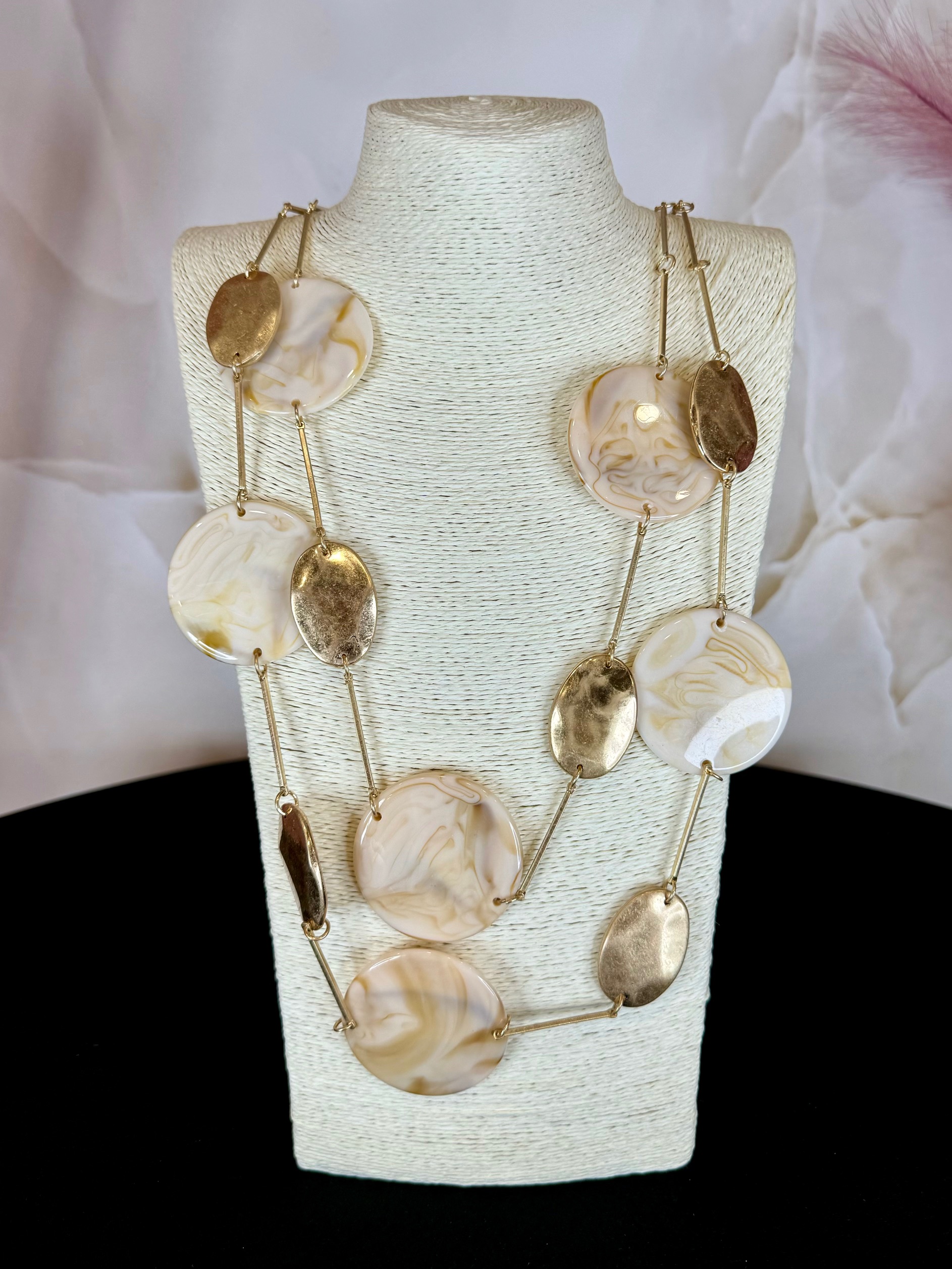 Hosszú két soros bézs-arany lánc