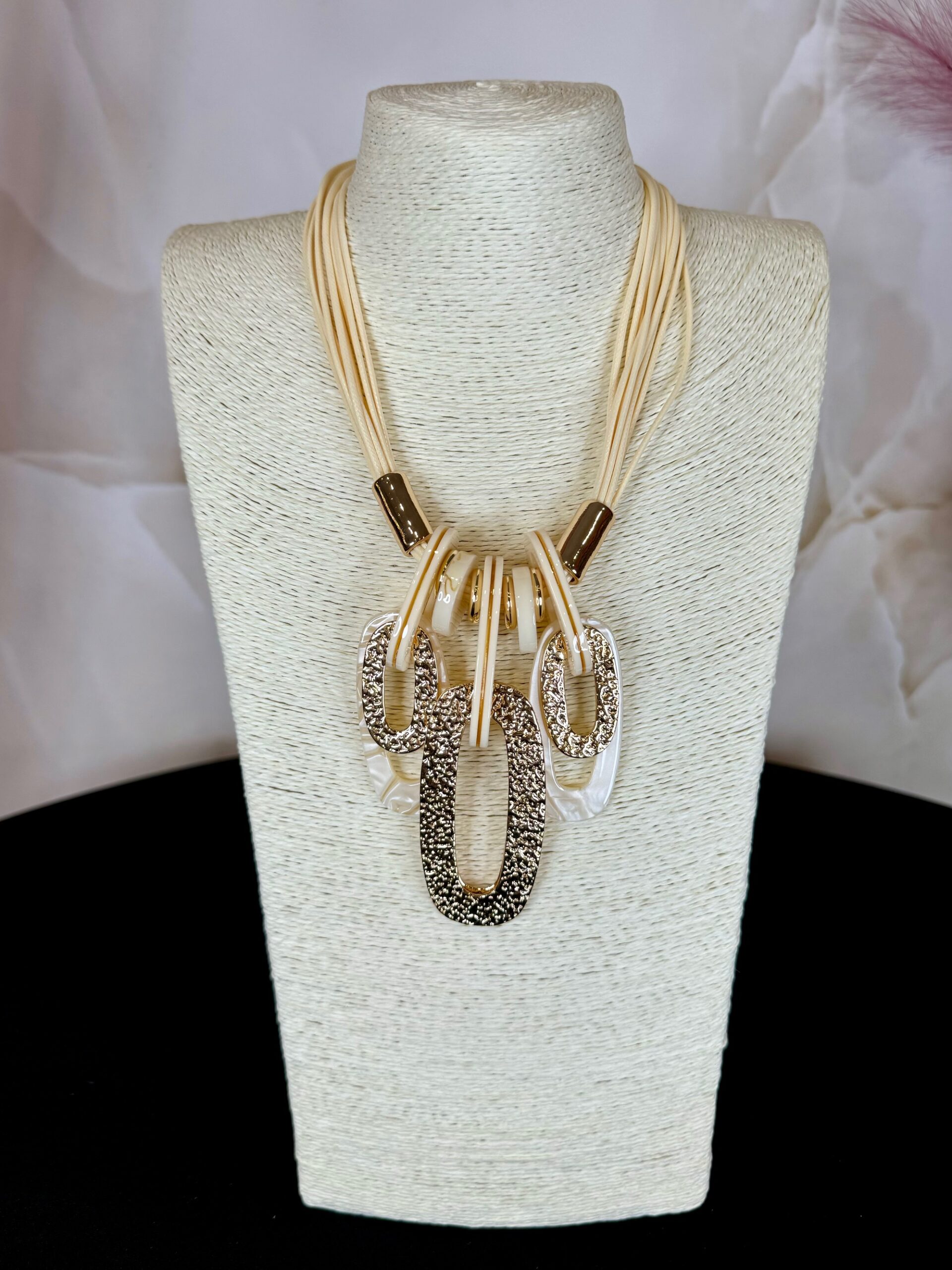 Rövid bézs-arany lánc