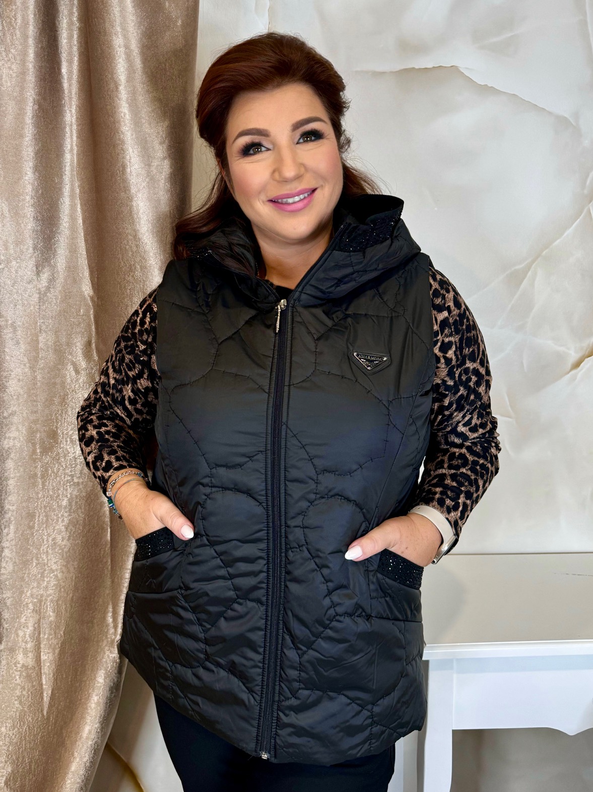 Matt fekete rövid mellény kapucnival - Image 3