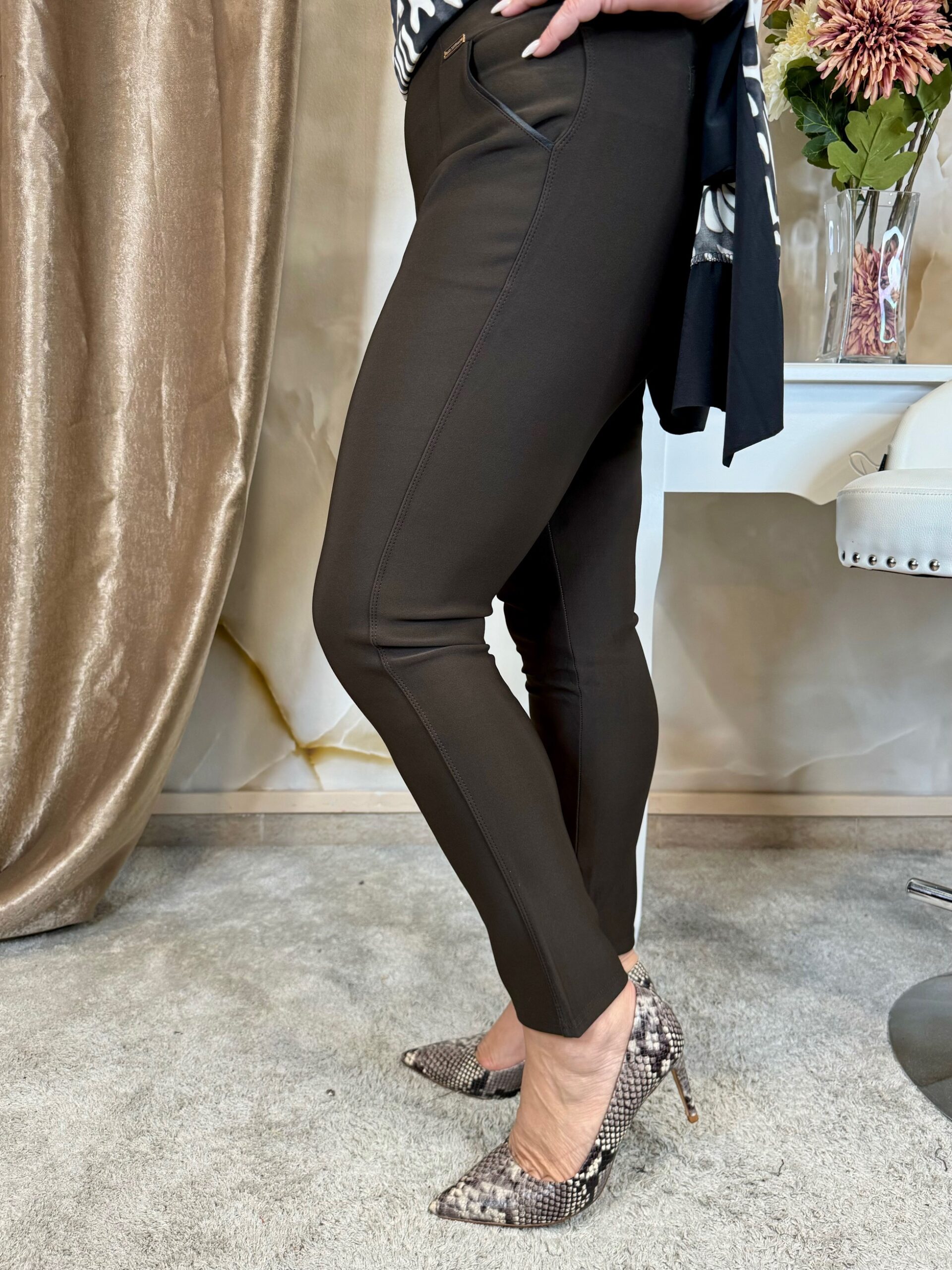 Szuper elasztikus, narancsbőr takaró nadrág, csokibarna - Image 2