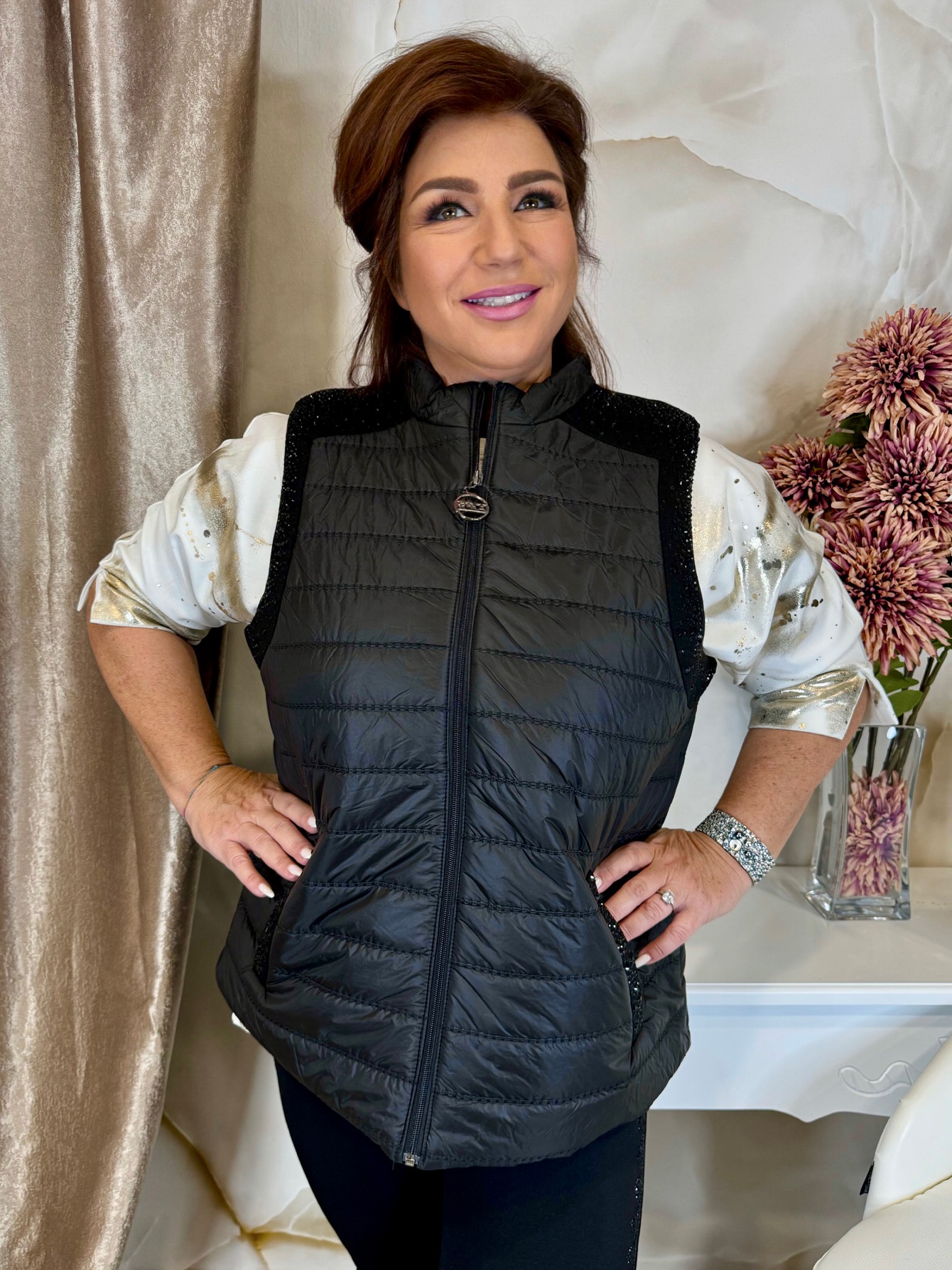 Rövid steppelt fekete mellény