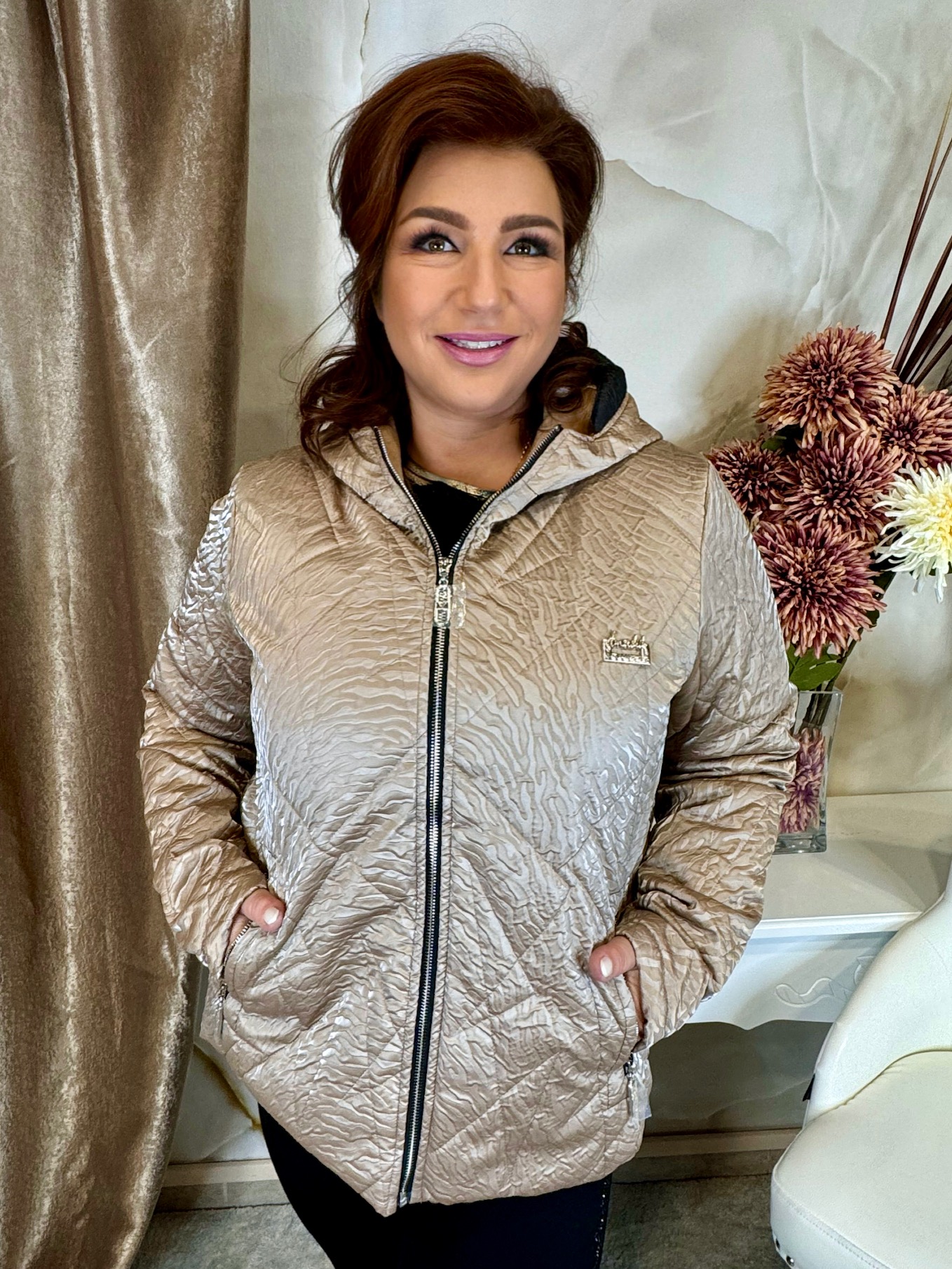 Selyemfényű rövid pezsgőszínű kabát