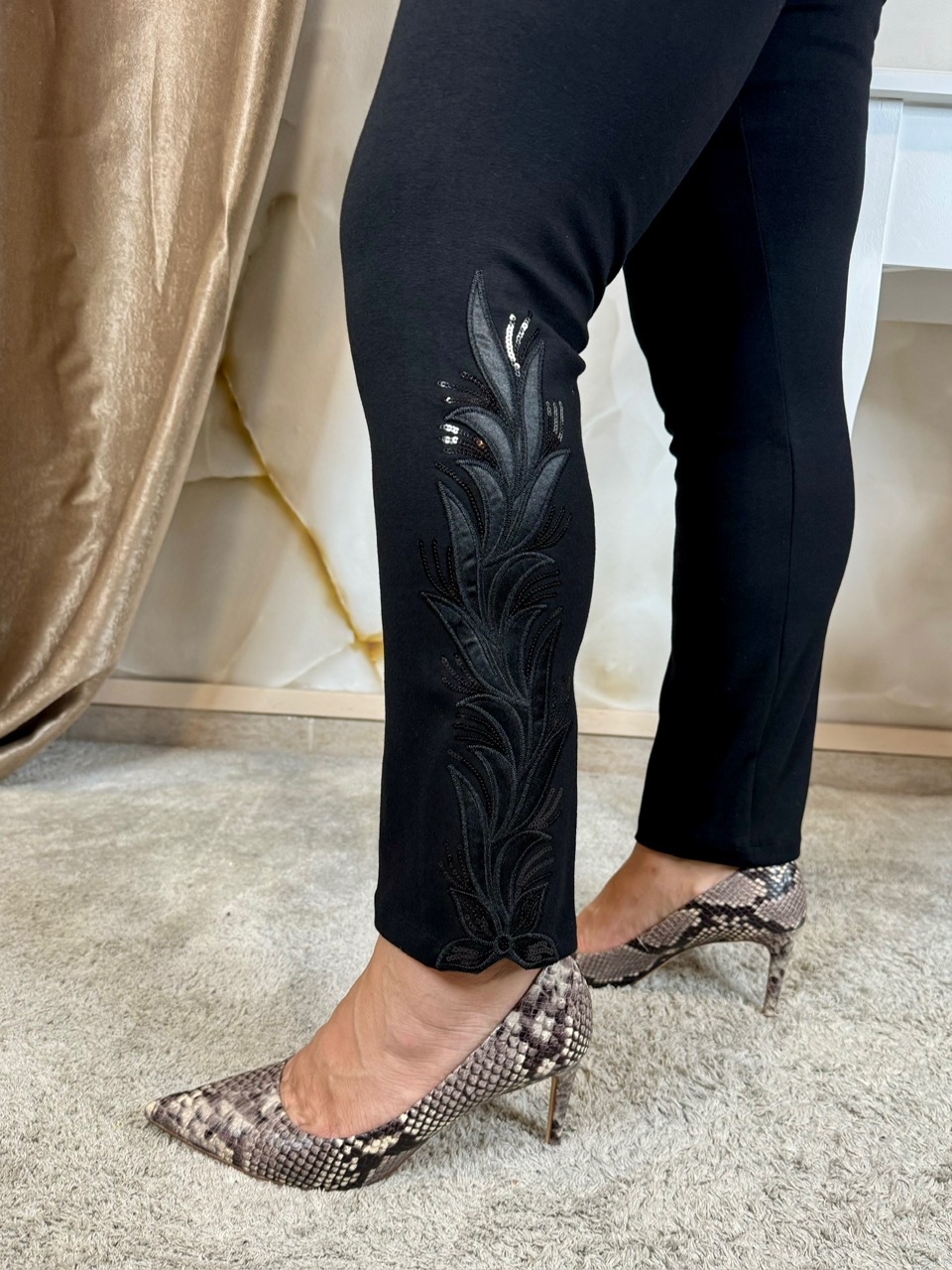 Vastag fekete pamut leggings szárán flitteres mintával - Image 2