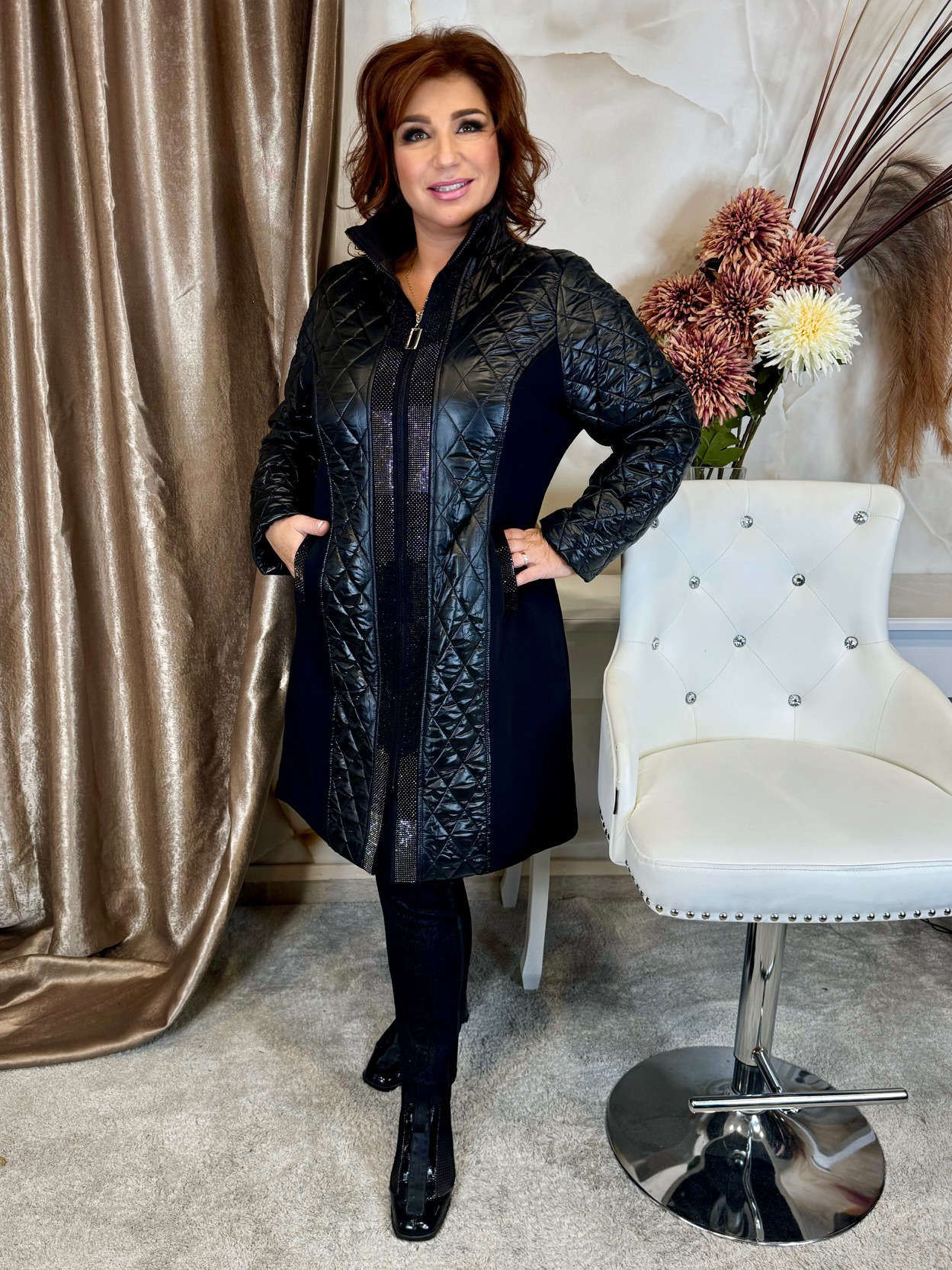 Fekete hosszú kabát kristályokkal, oldalán pamut sztreccs anyagból - Image 3