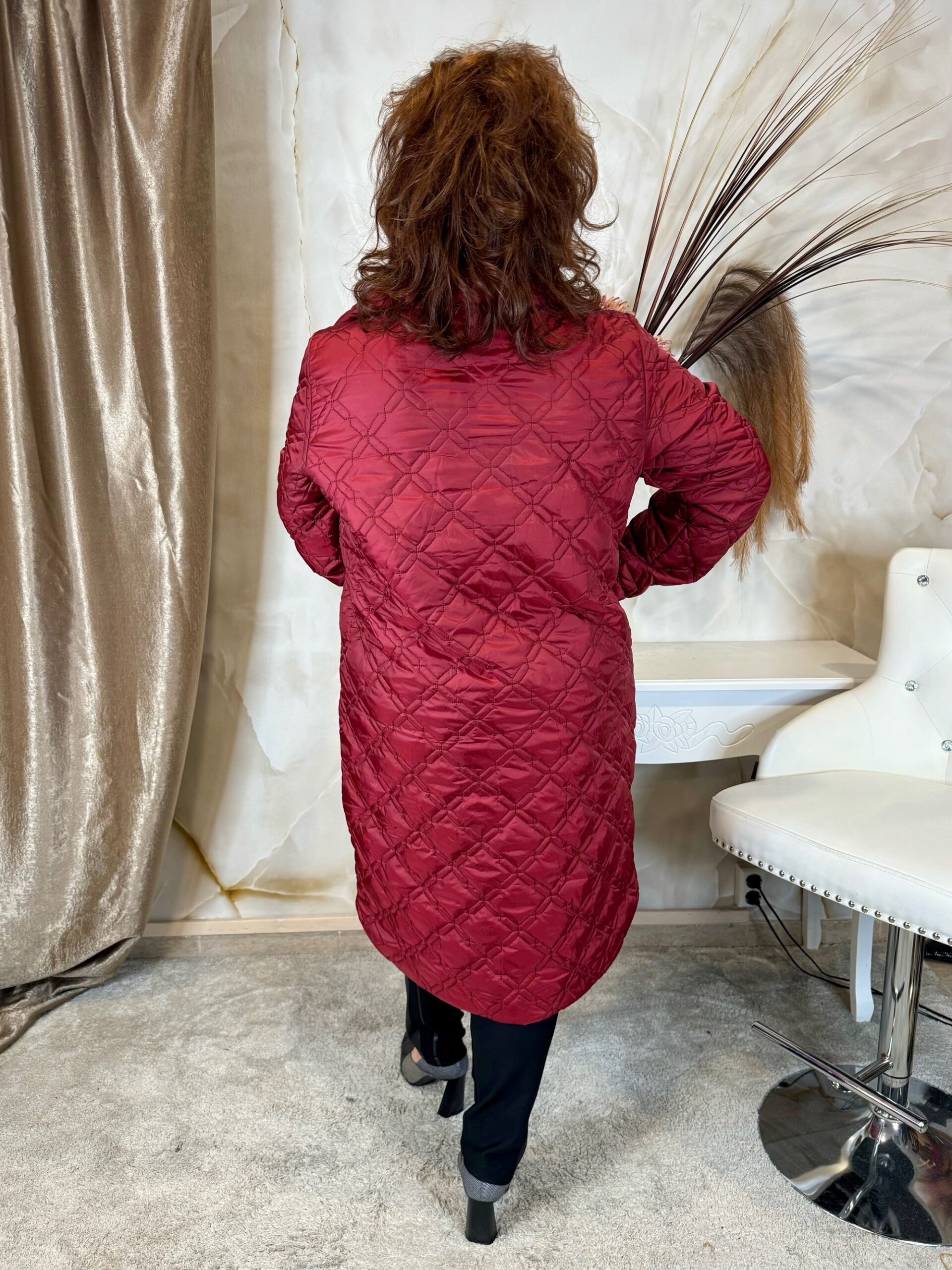 Letisztult burgundi galléros steppelt kabát - Image 8