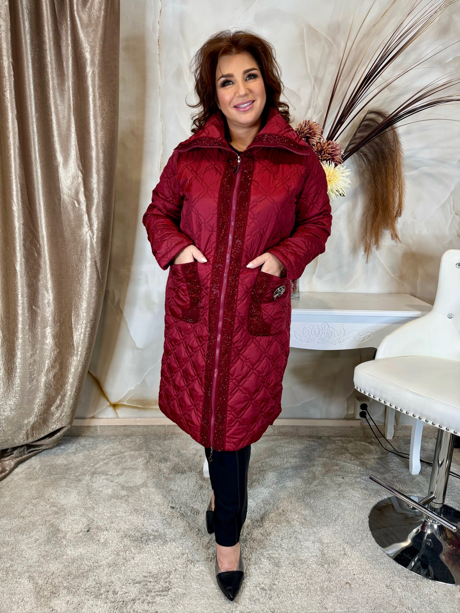 Letisztult burgundi galléros steppelt kabát