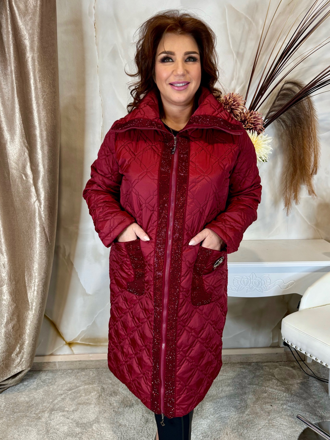 Letisztult burgundi galléros steppelt kabát - Image 4