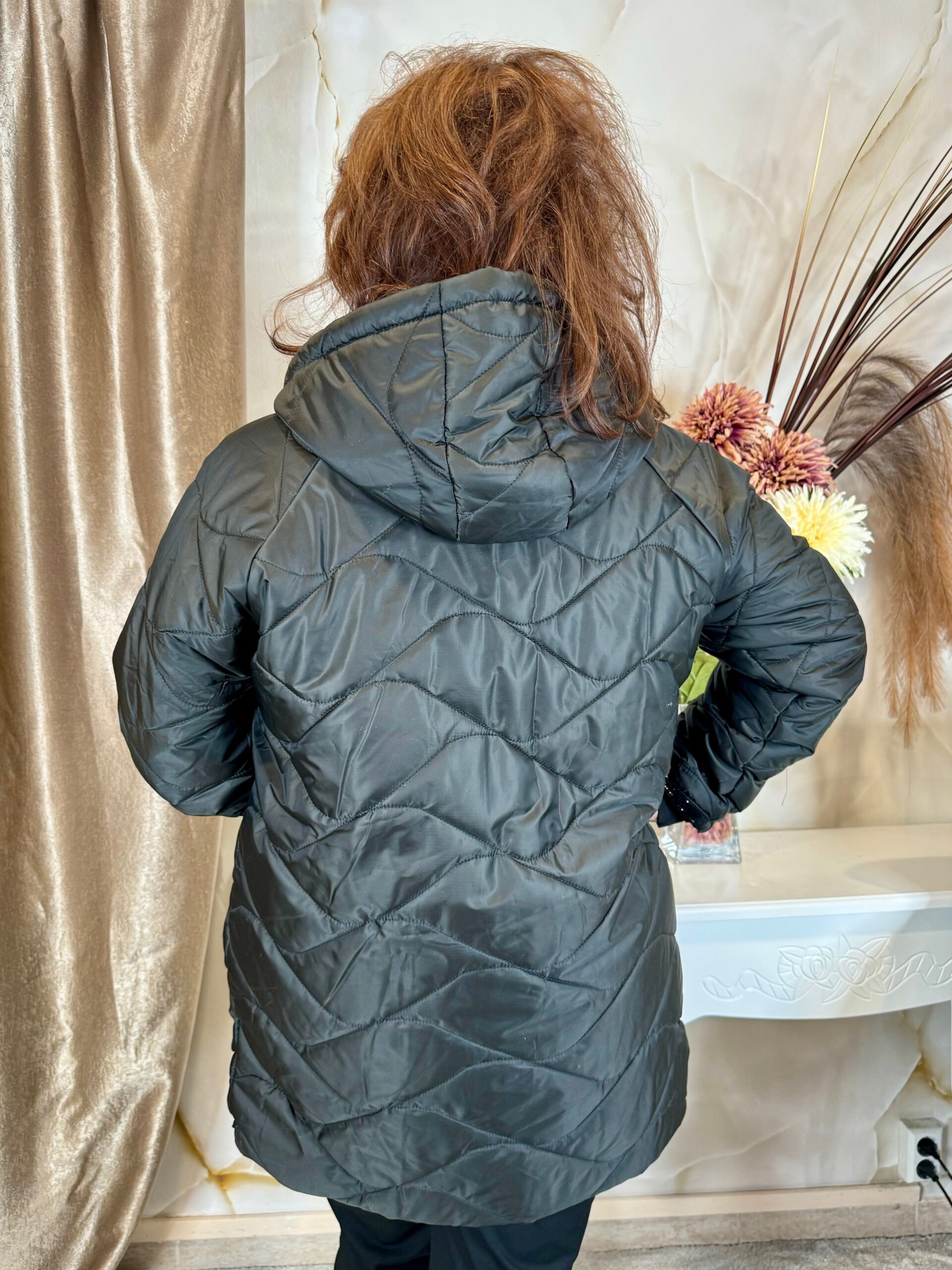 Letisztult fekete kabát fekete kristályokkal - Image 6