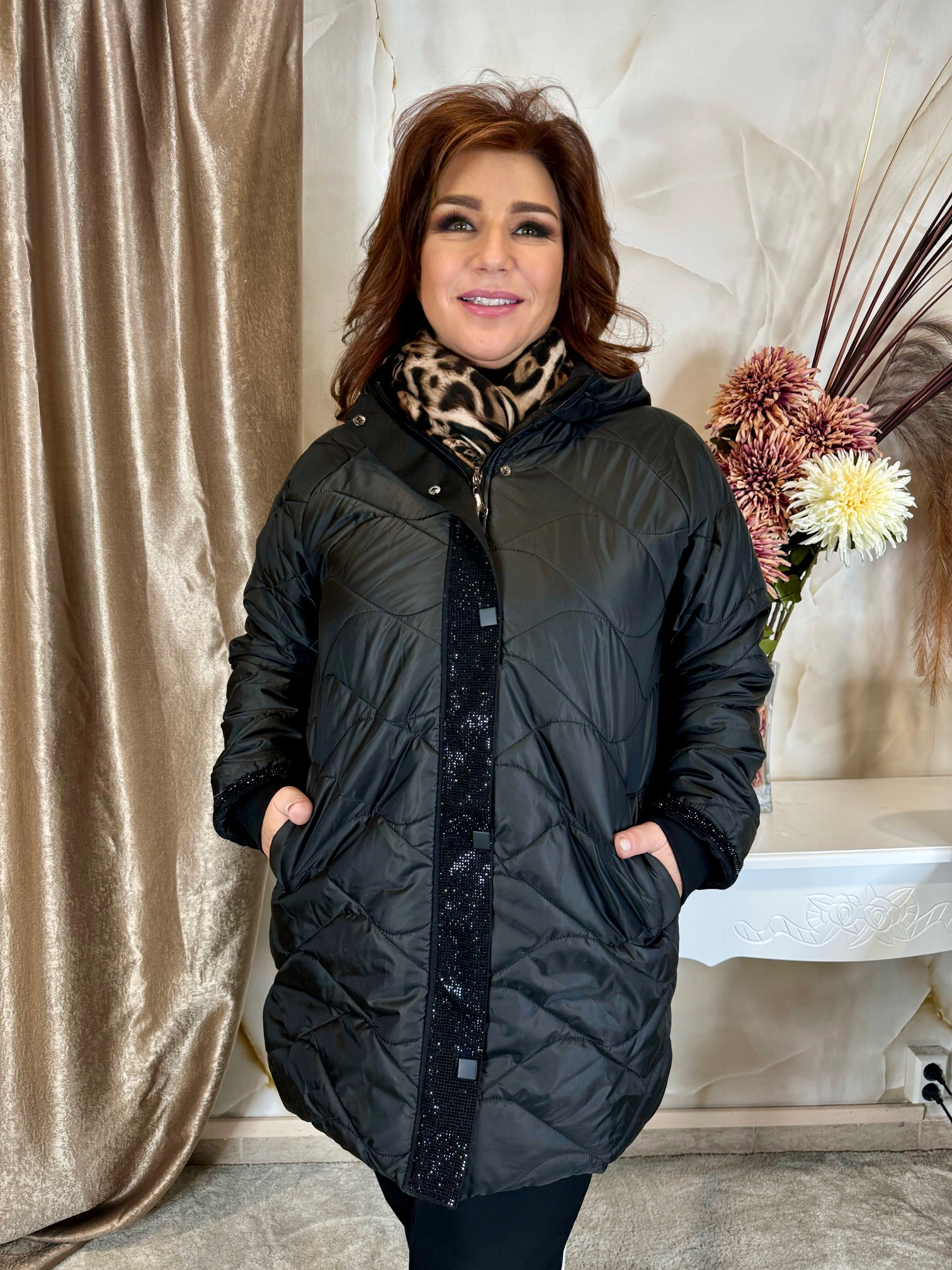 Letisztult fekete kabát fekete kristályokkal - Image 2