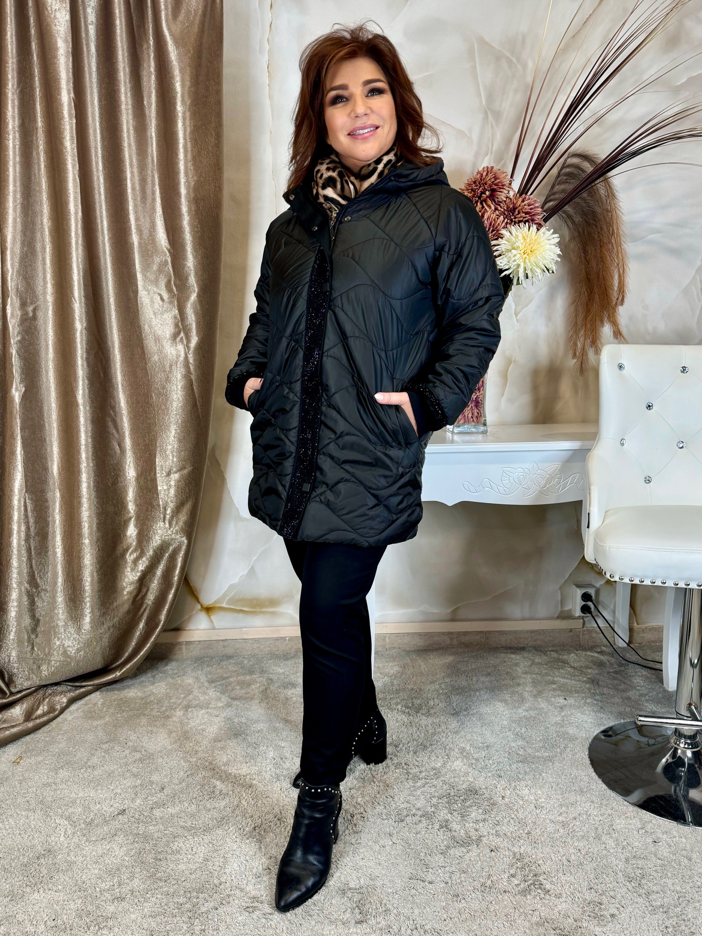 Letisztult fekete kabát fekete kristályokkal - Image 3