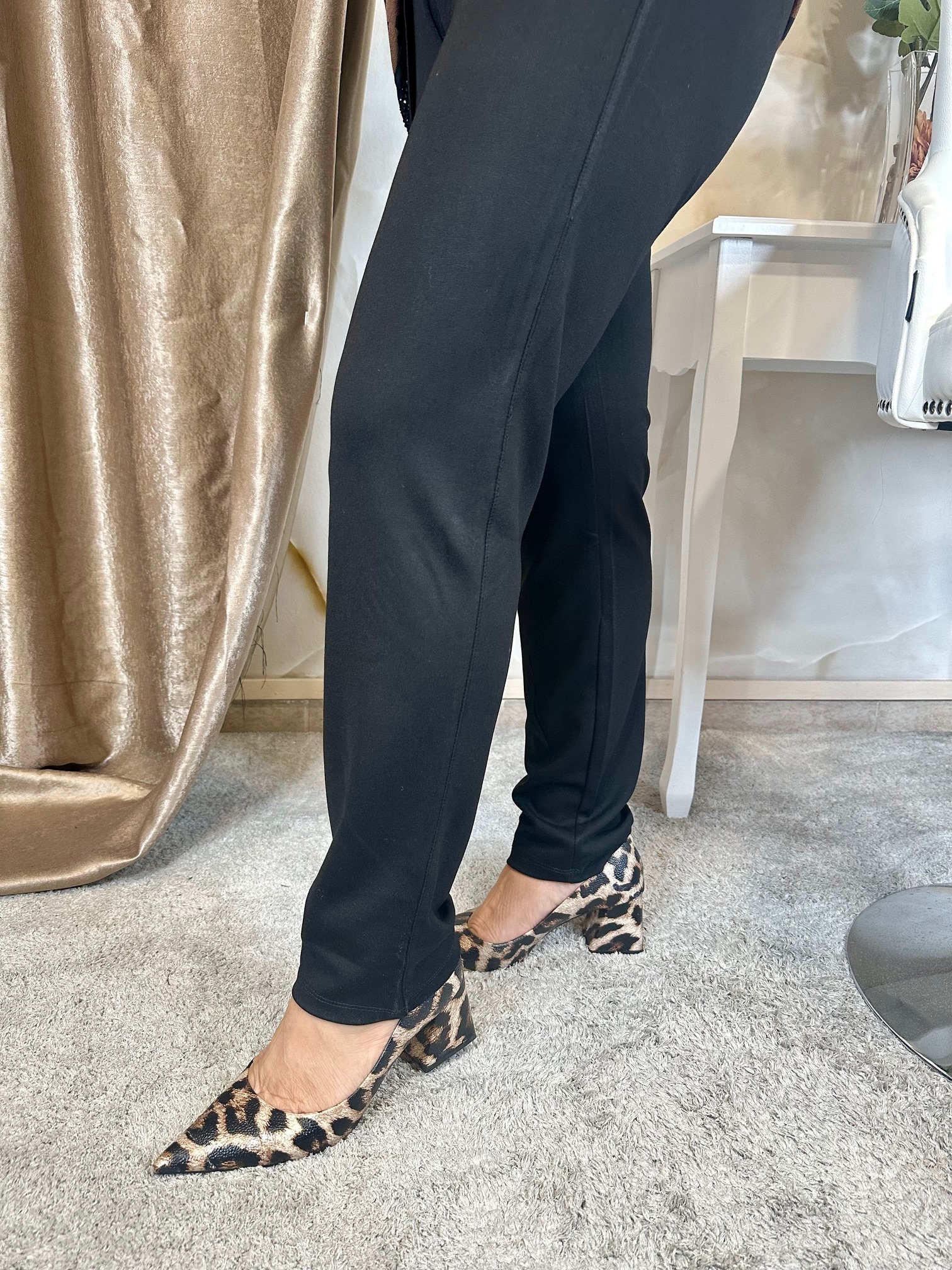 Csinos barna-fekete szett hosszított felsővel, fekete kristályokkal - Image 5