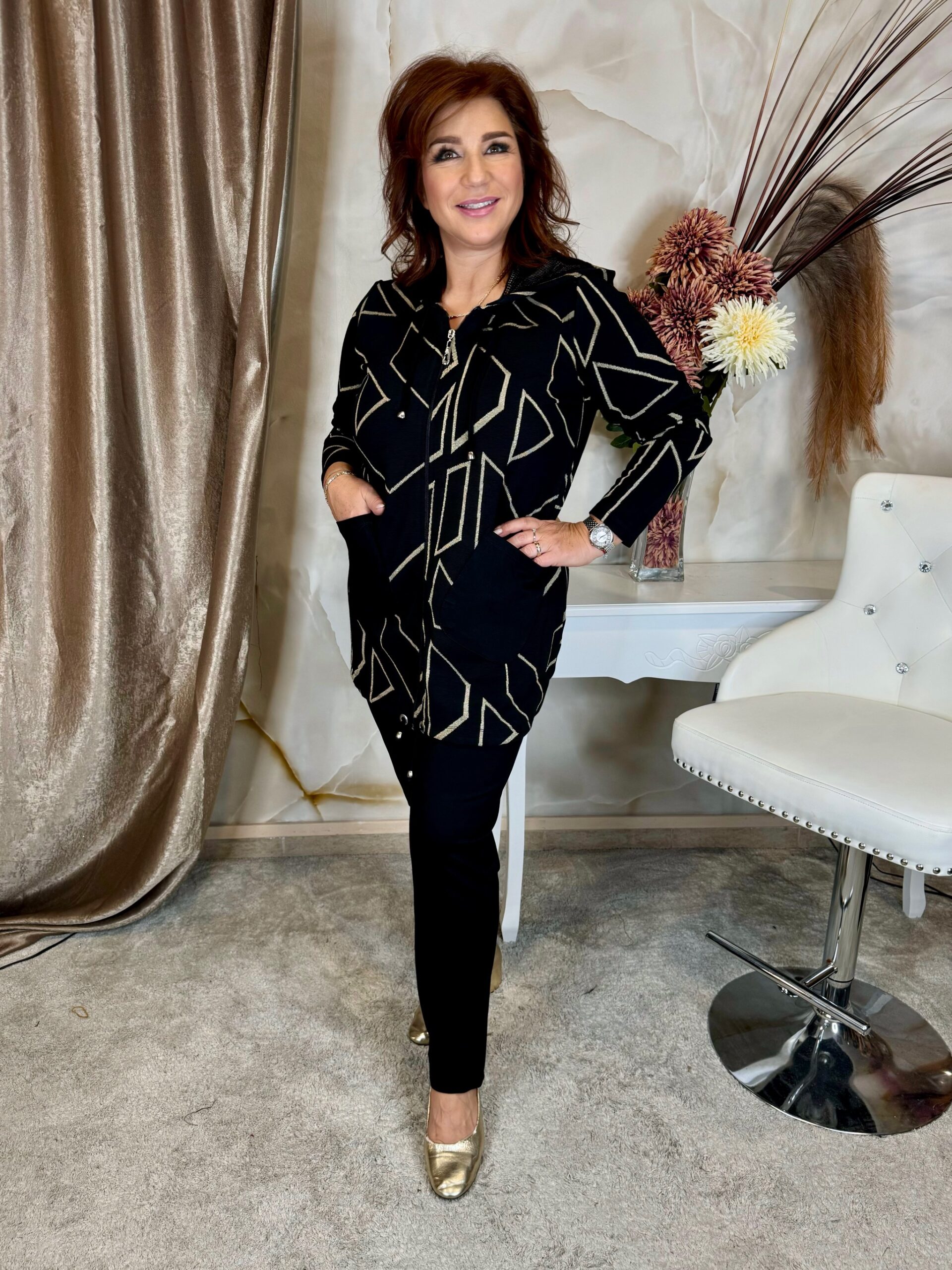 Csinos fekete-arany szett hosszított felsővel