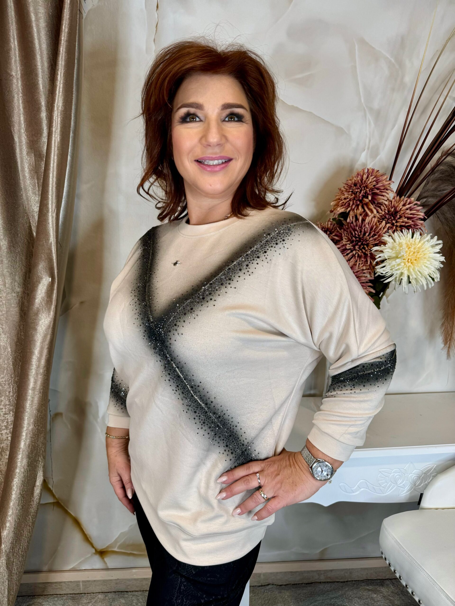 Bézs sportosan elegáns felső kristályokkal - Image 3