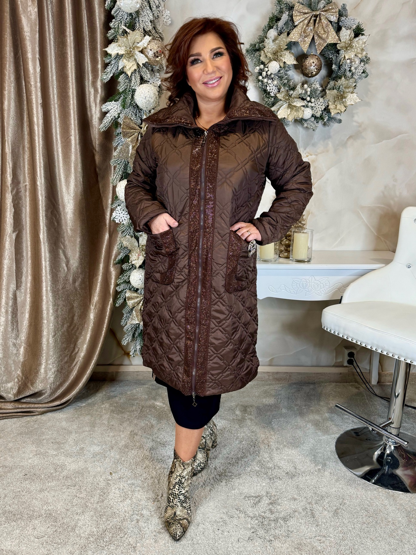 Letisztult csokibarna galléros steppelt kabát