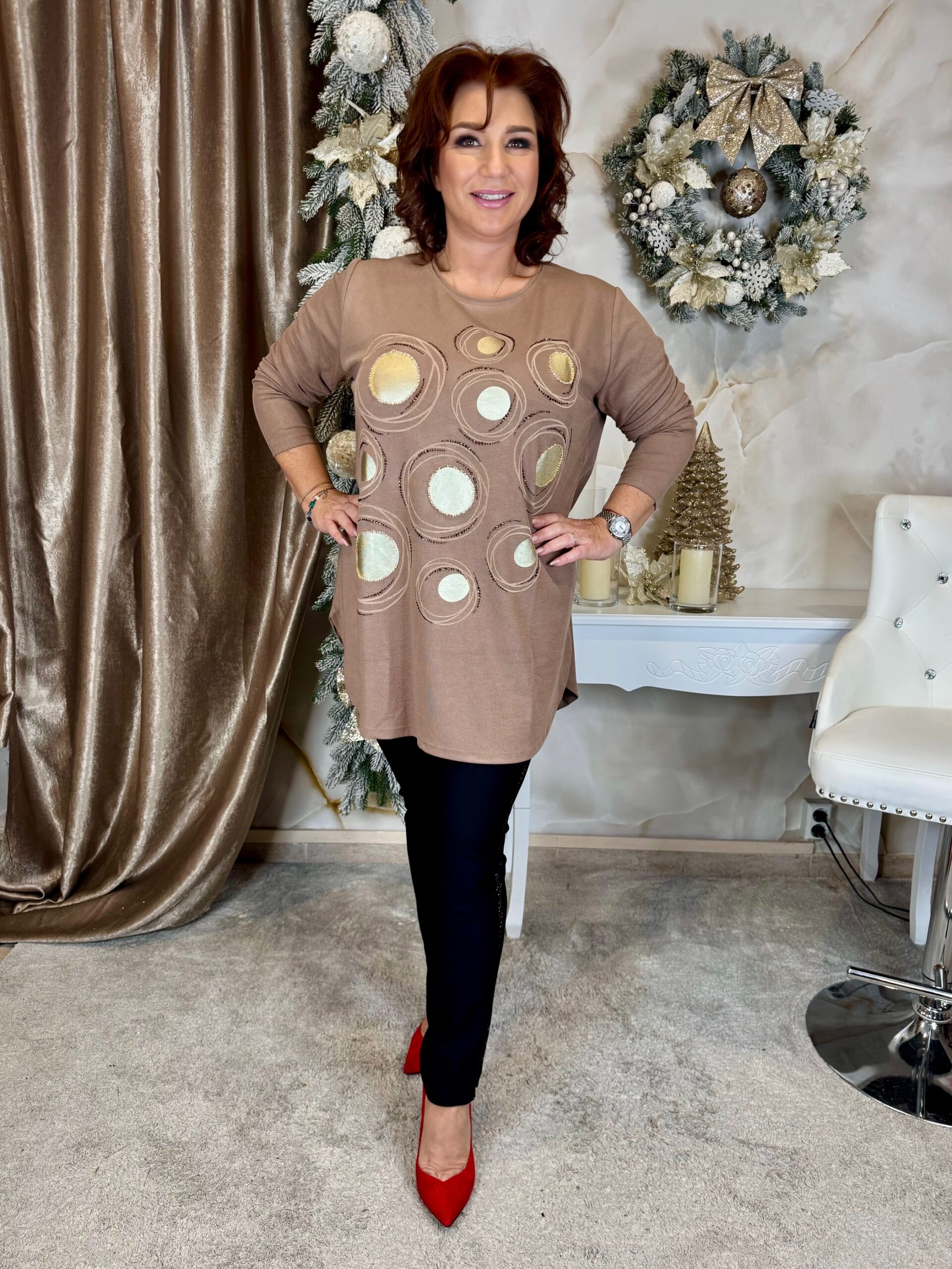 Cappucino színű hosszított kötött felső arany díszekkel - Image 4