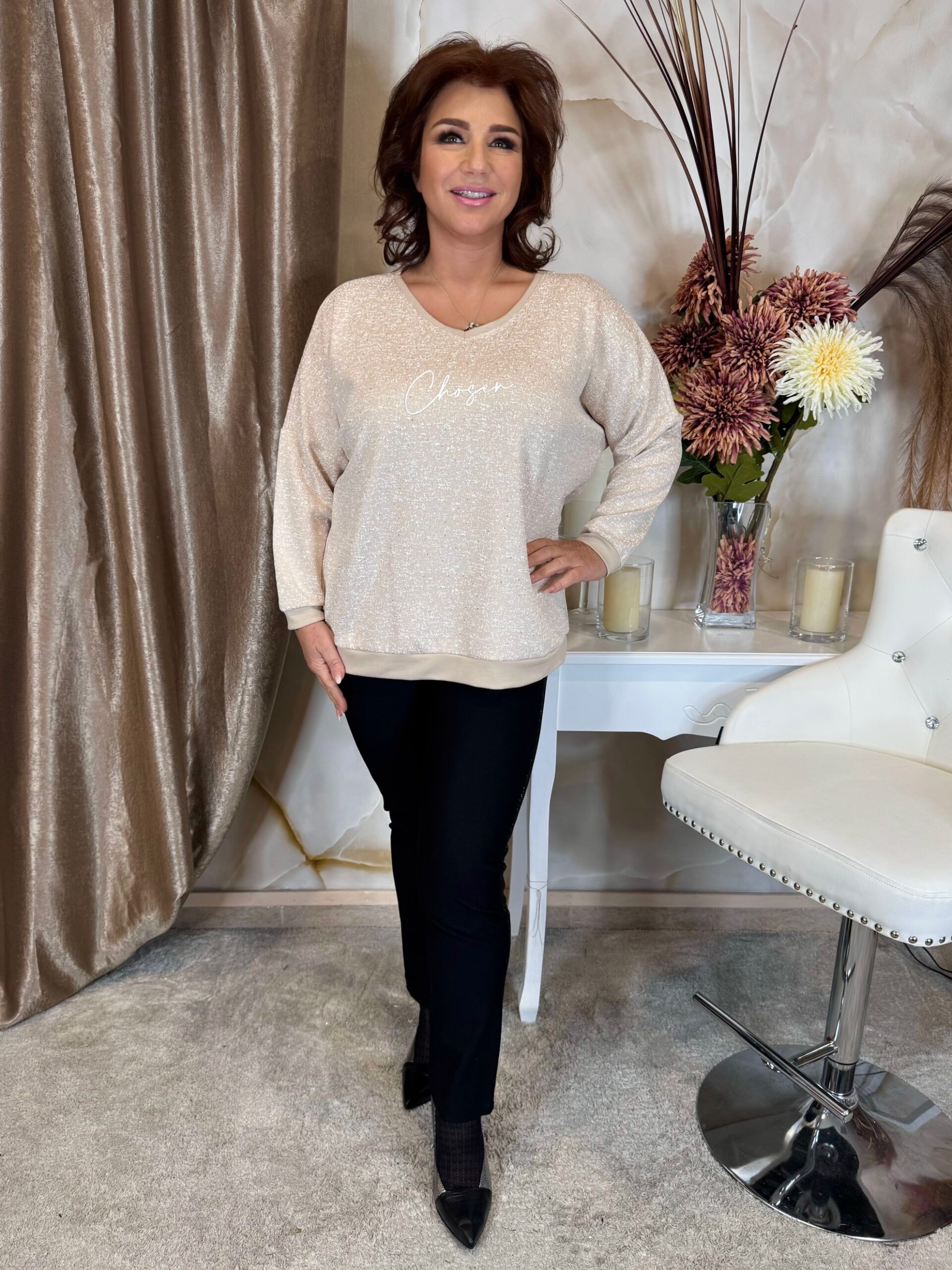 Bézs-fehér V nyakú sportos felső - Image 3