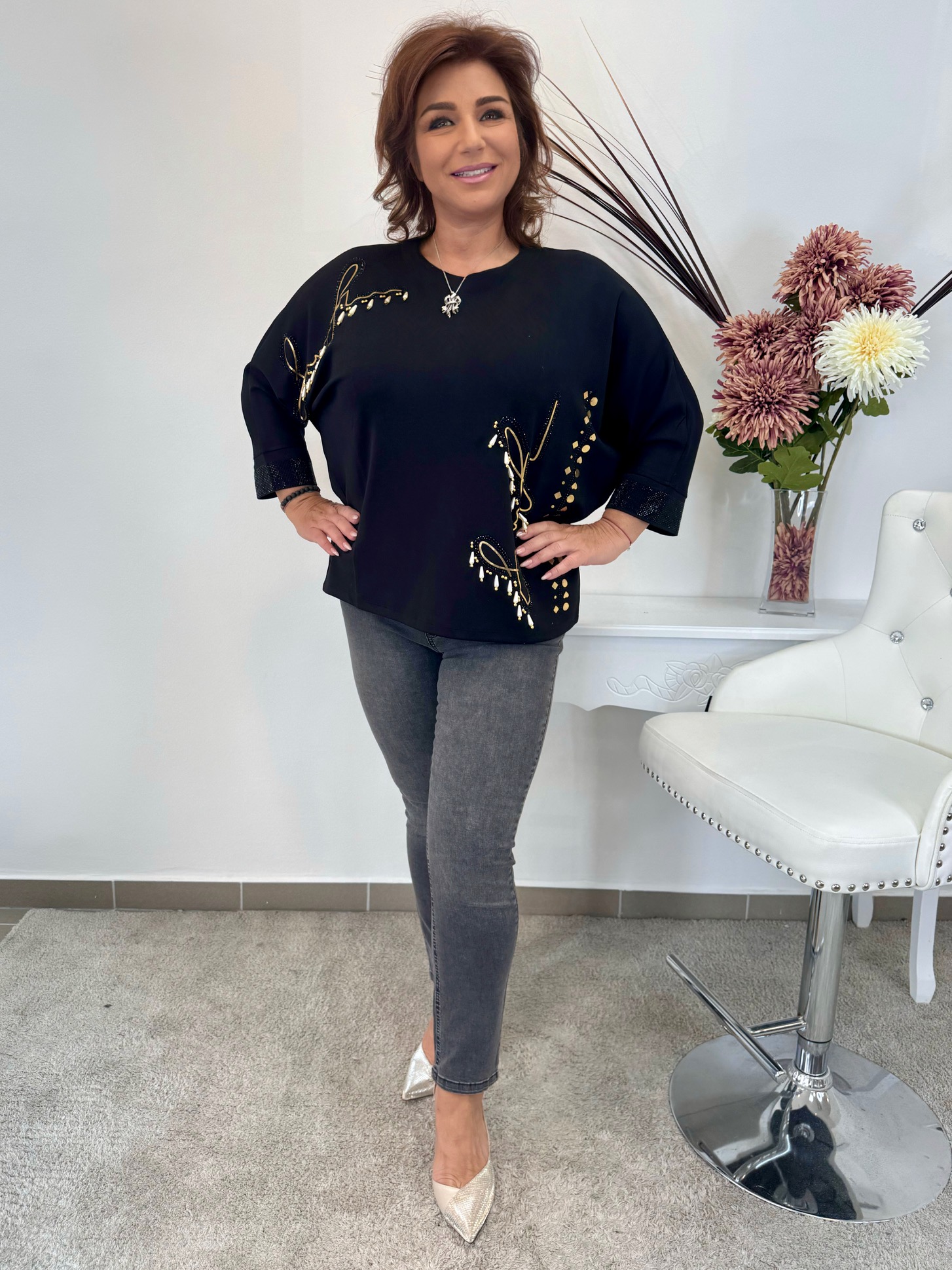 Fekete raglán ujjú felső arany díszekkel - Image 2