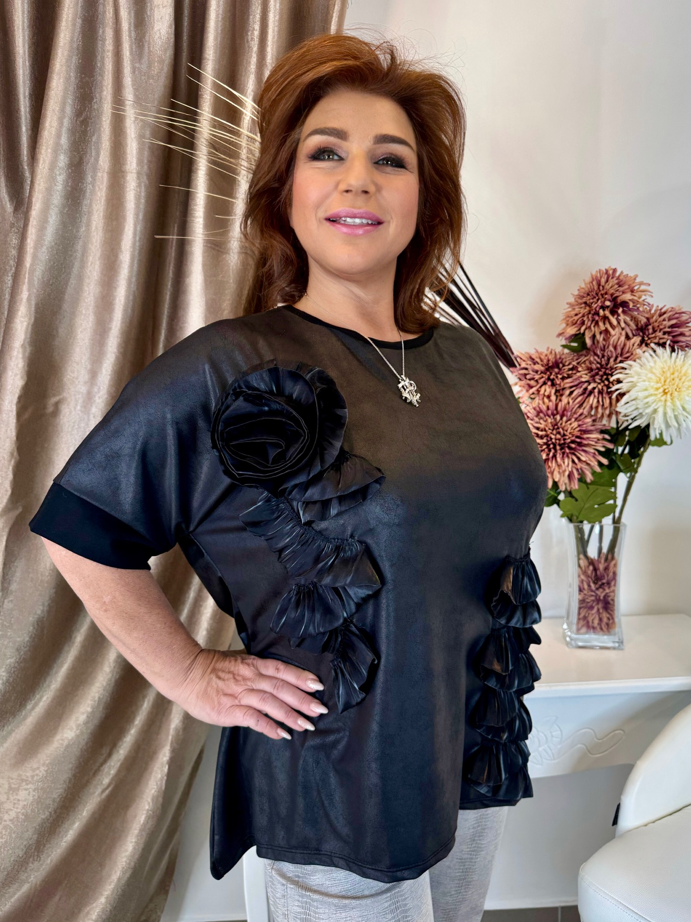 Csinos lenge bőrhatású felső selyemvirágokkal - Image 3