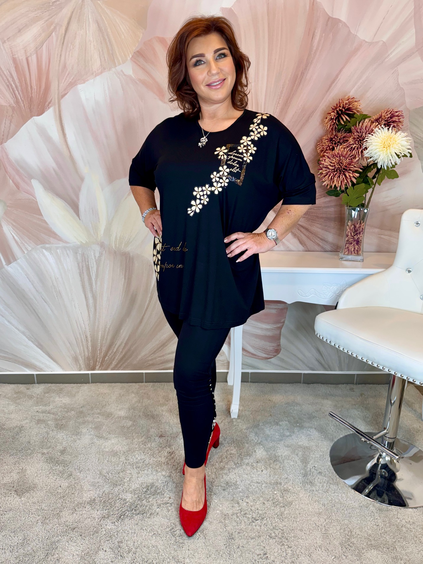 Fekete hosszított tunika bézs virágokkal - Image 2