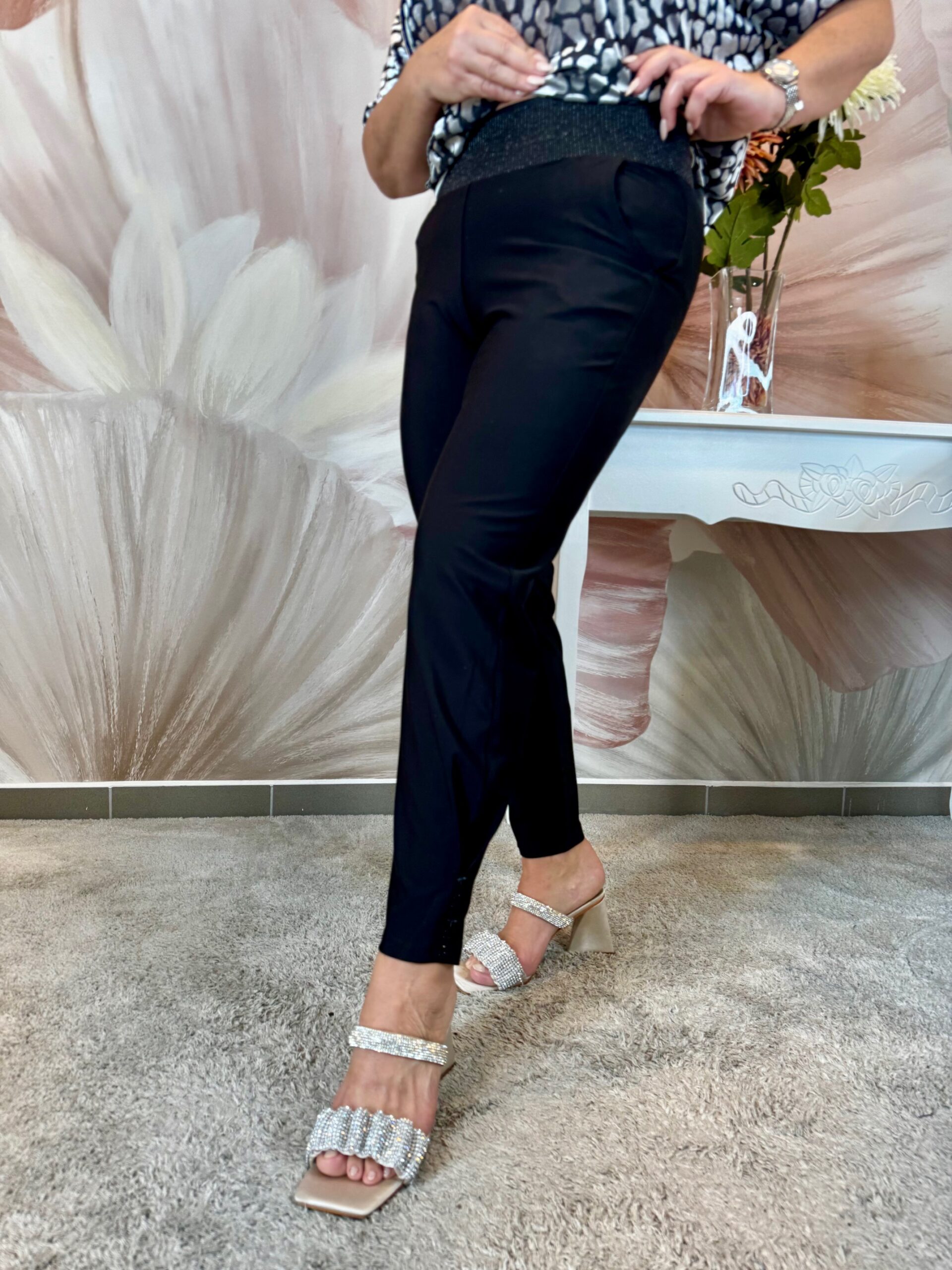 Elasztikus letisztult fekete nadrág - Image 3