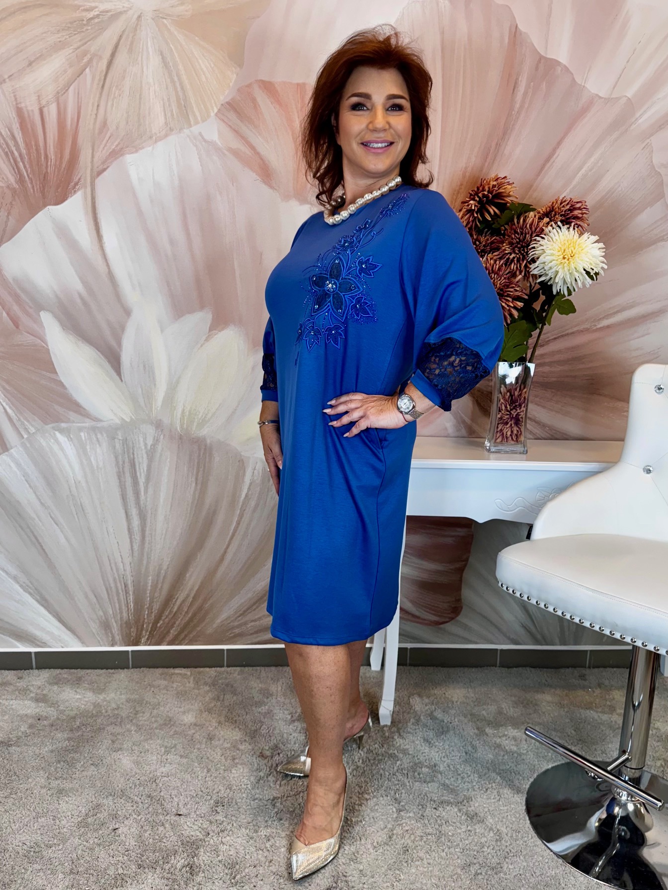 Kék elasztikus virágmintás ruha csipkés ujjakkal - Image 3