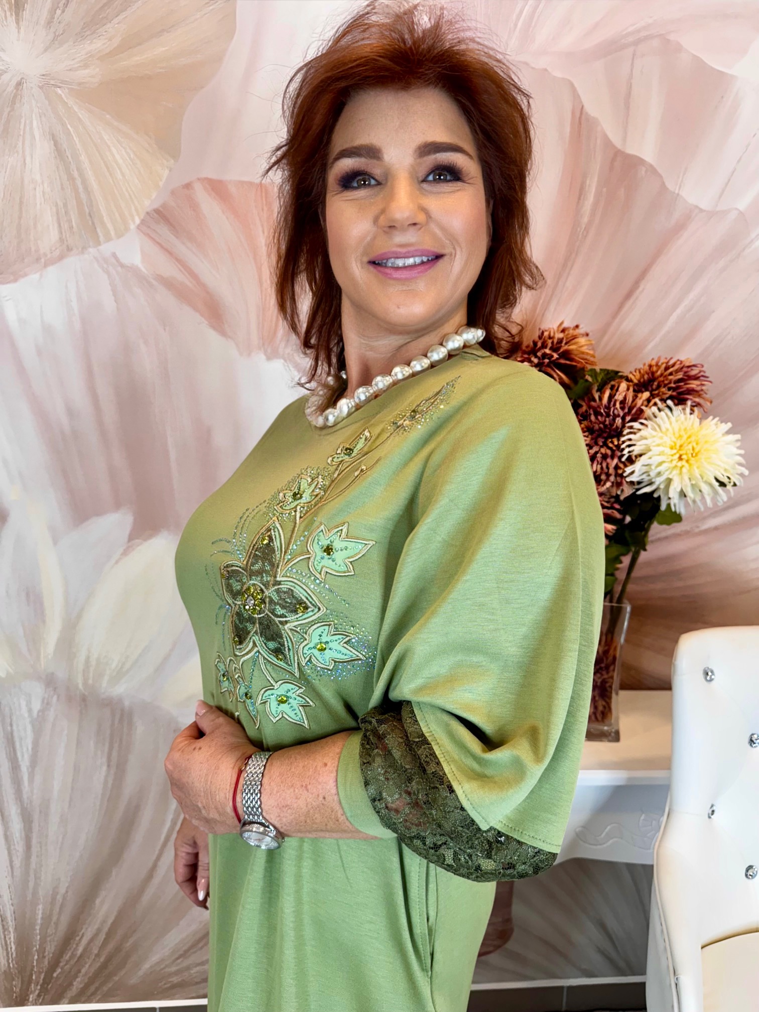 Pisztáciazöld elasztikus virágmintás ruha csipkés ujjakkal - Image 6