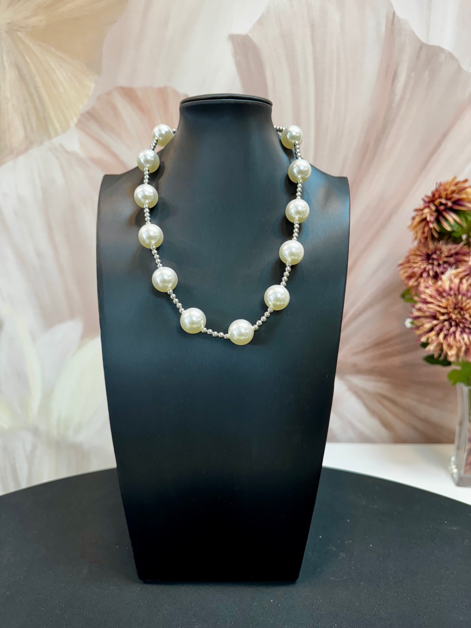 Egysoros ezüst lánc gyöngyökkel