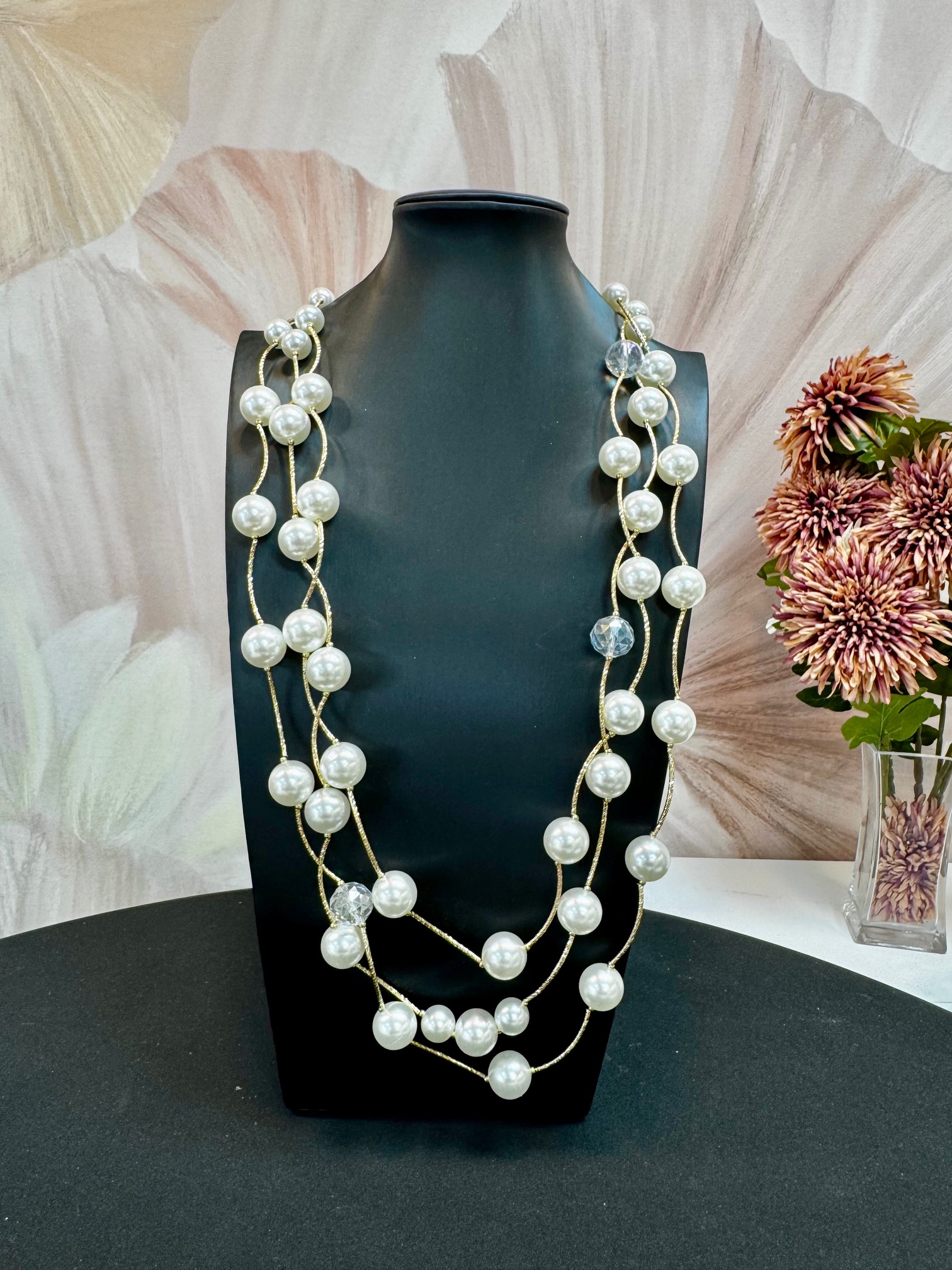 Három soros arany hosszú lánc gyöngyökkel