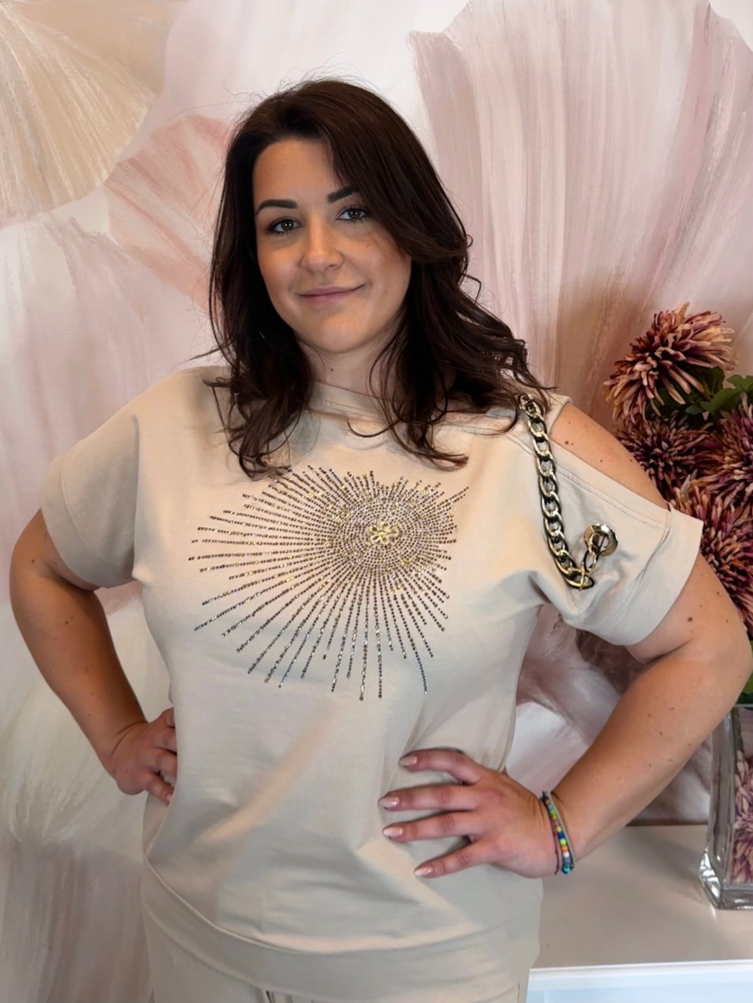 Csinos nyitott vállú bézs szett arany kristályokkal - Image 2