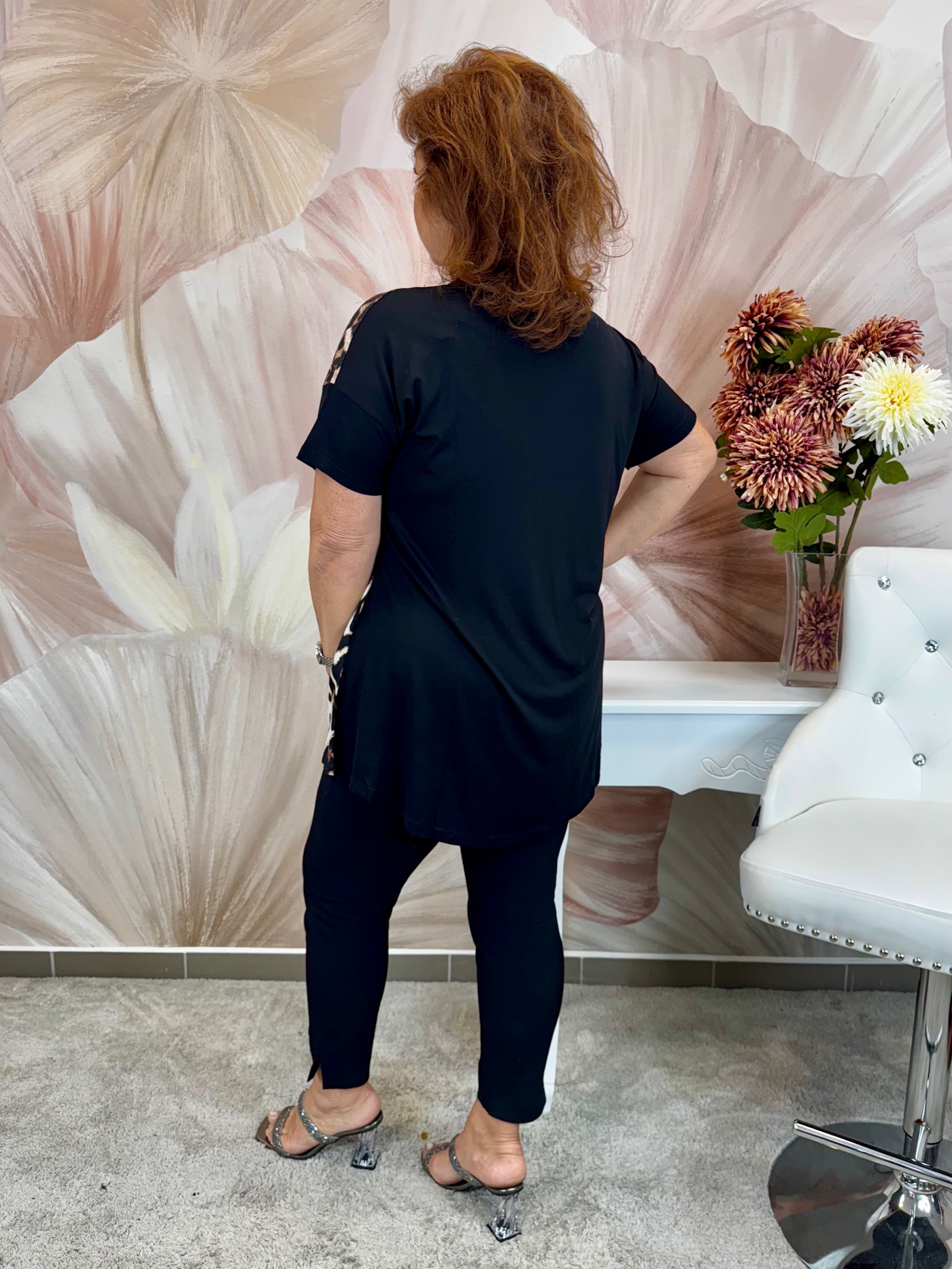 Hosszított ocelotmintás tunika különleges nyakrésszel - barna - Image 5