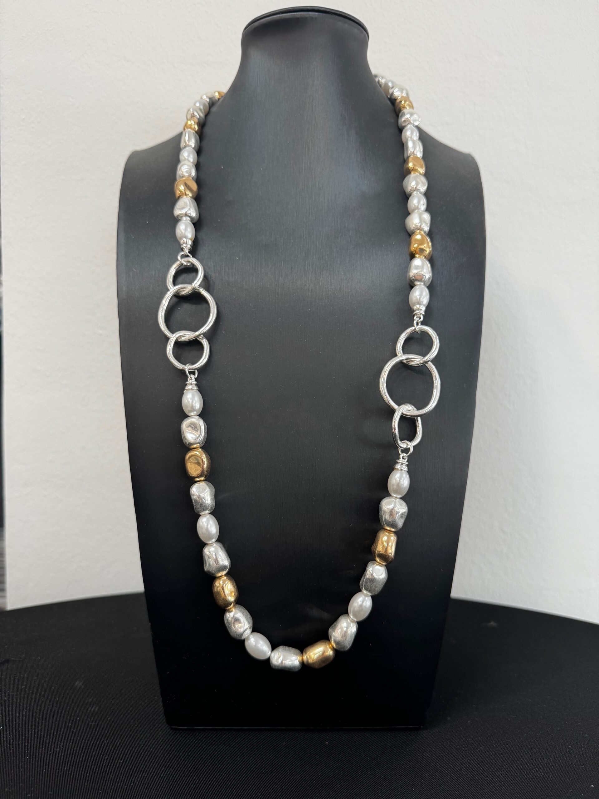 Ezüst és arany lánc ezüst karikákkal