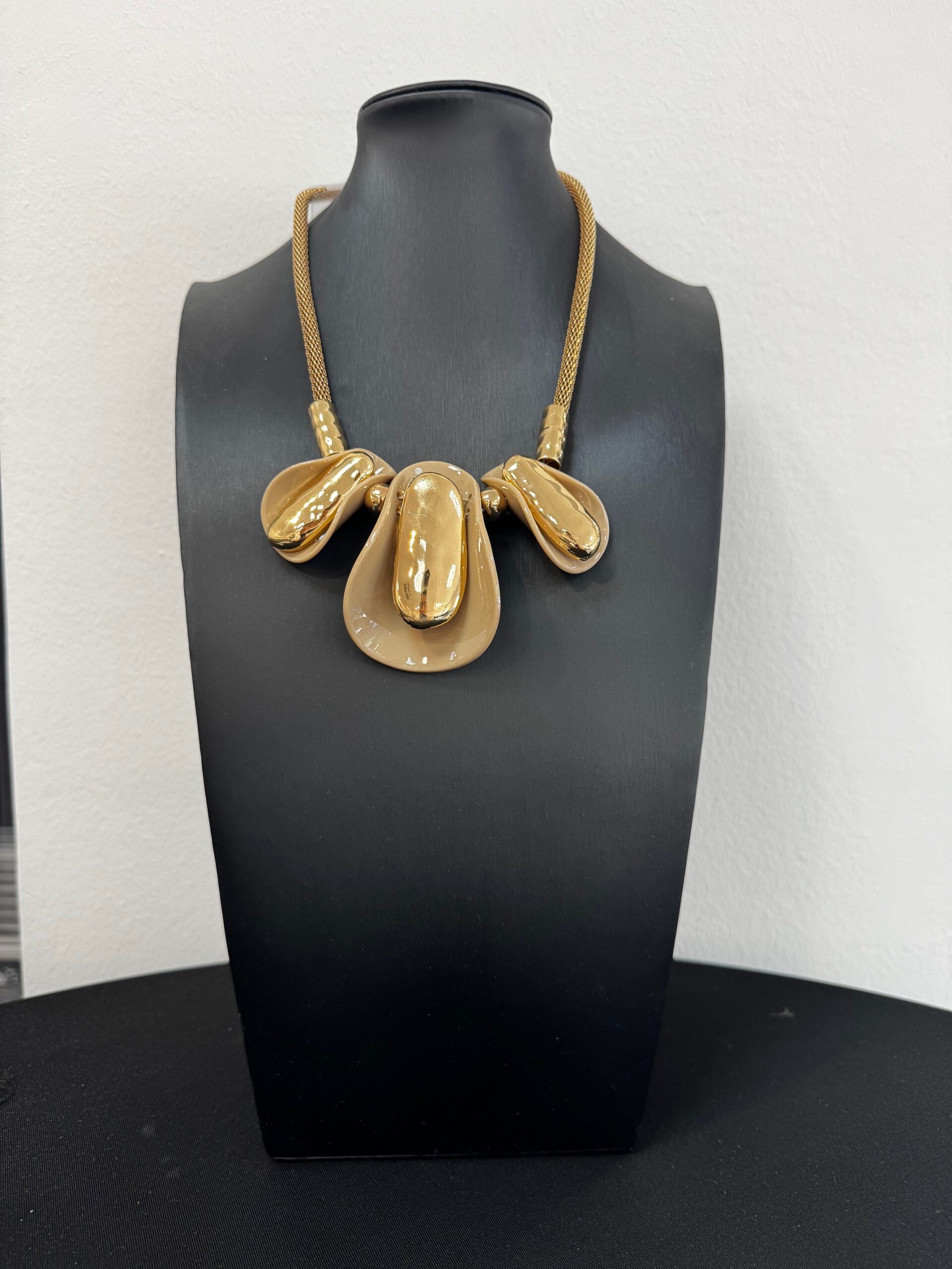 Rövid bézs-arany lánc