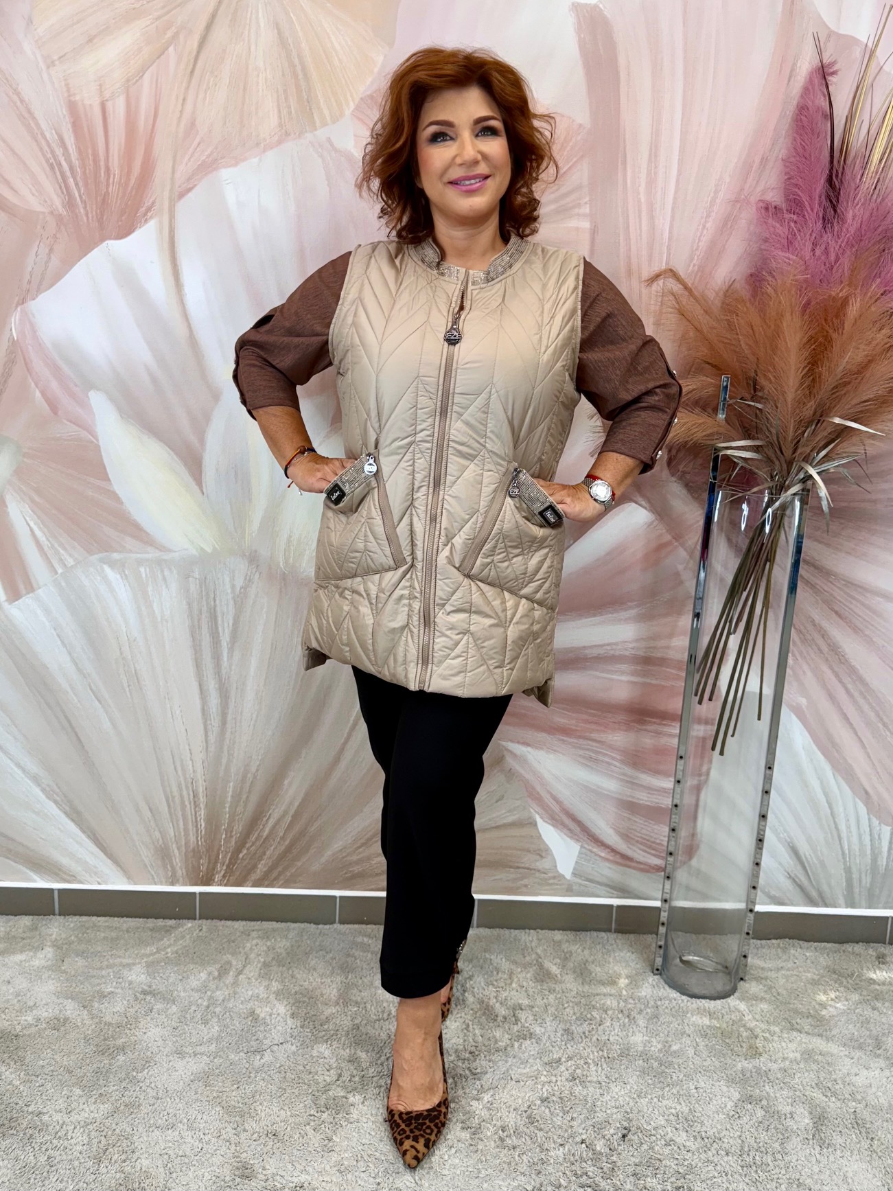 Hosszított bézs steppelt mellény ezüst kristályokkal - Image 3