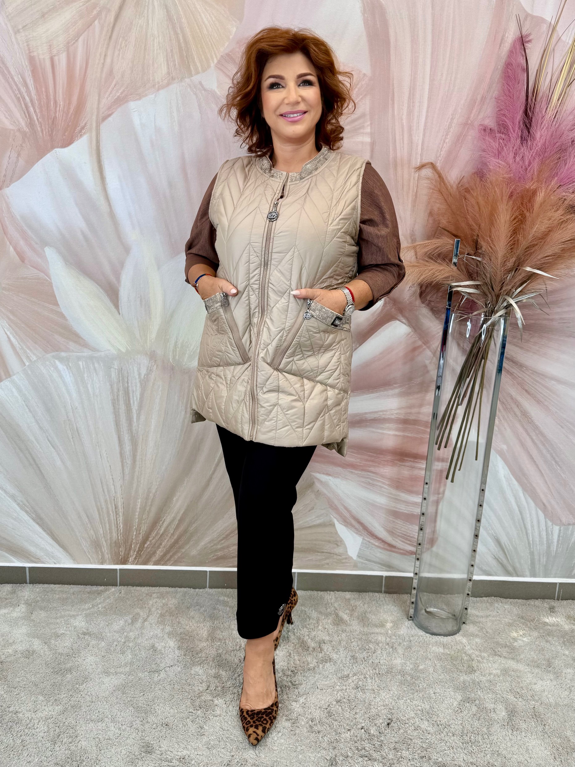 Hosszított bézs steppelt mellény ezüst kristályokkal - Image 2