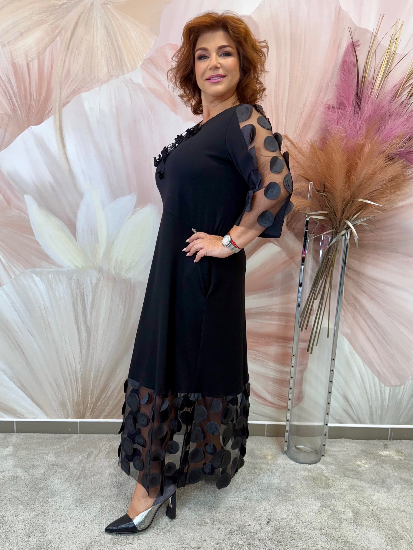 Csinos fekete maxiruha tüllbetéttel nyaklánccal - Image 4