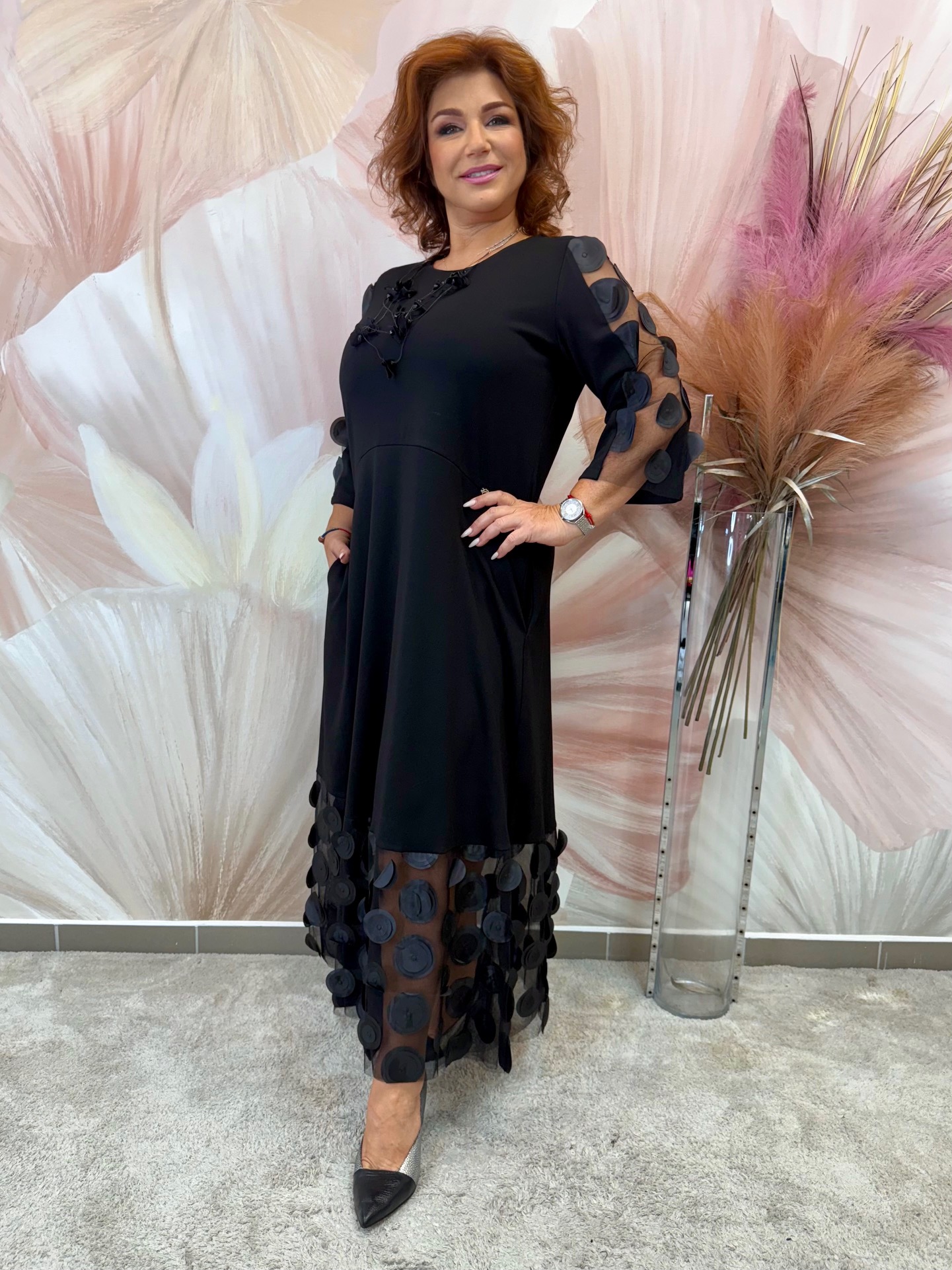 Csinos fekete maxiruha tüllbetéttel nyaklánccal - Image 2