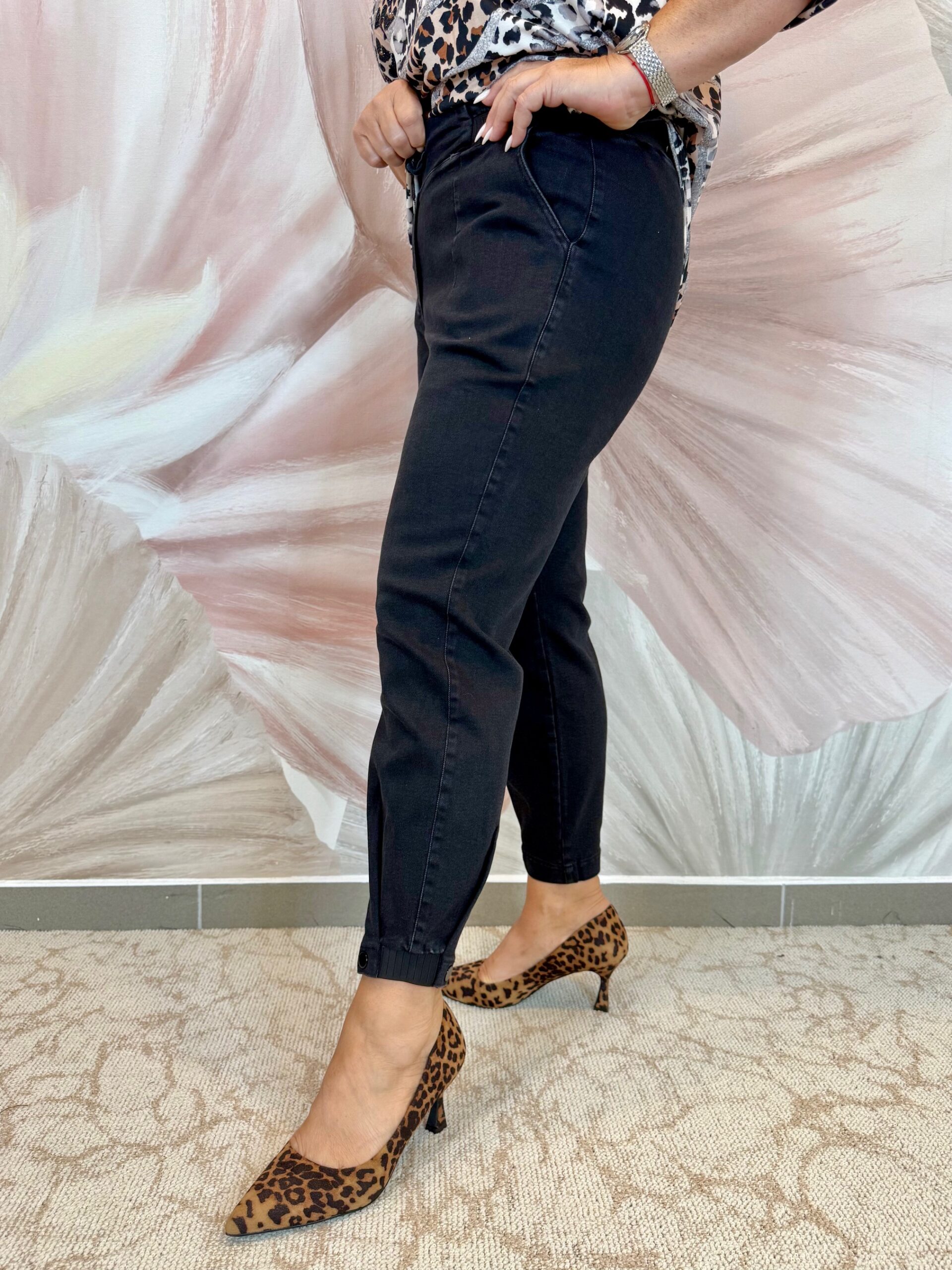 Gumis derekú alul patentos szürke farmernadrág - Image 3