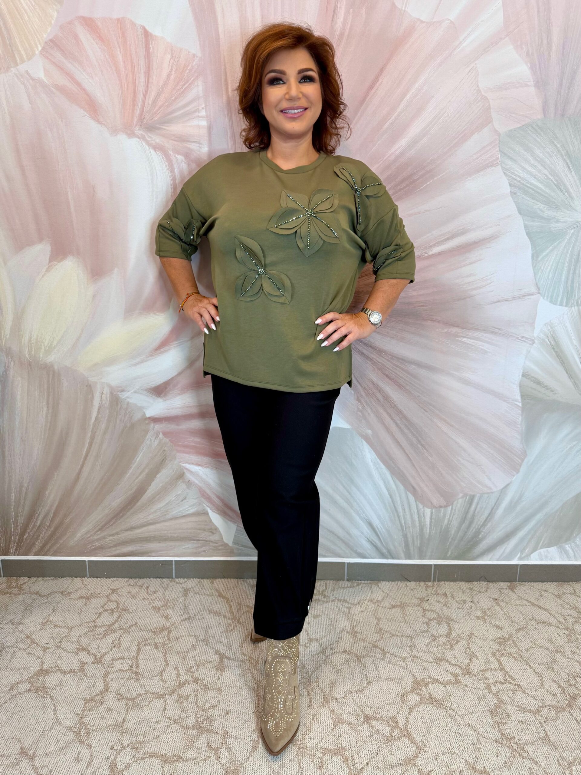 Olívazöld fekete virágos felső - Image 2