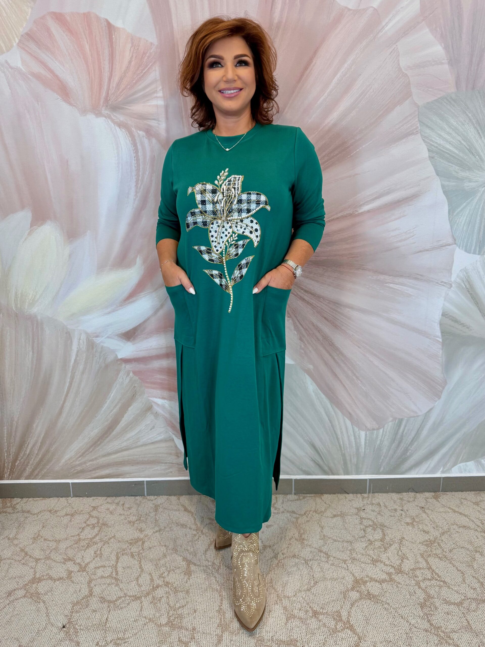 Zöld pamut ruha virágmintával, strasszokkal