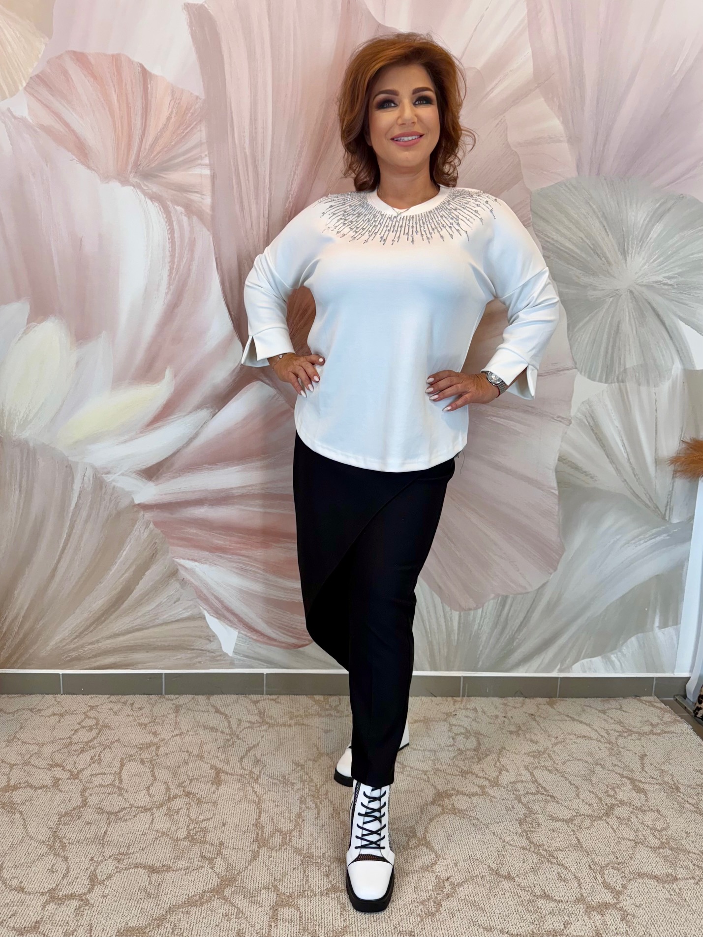 Puha fehér felső ezüst kristályokkal és strasszokkal - Image 2