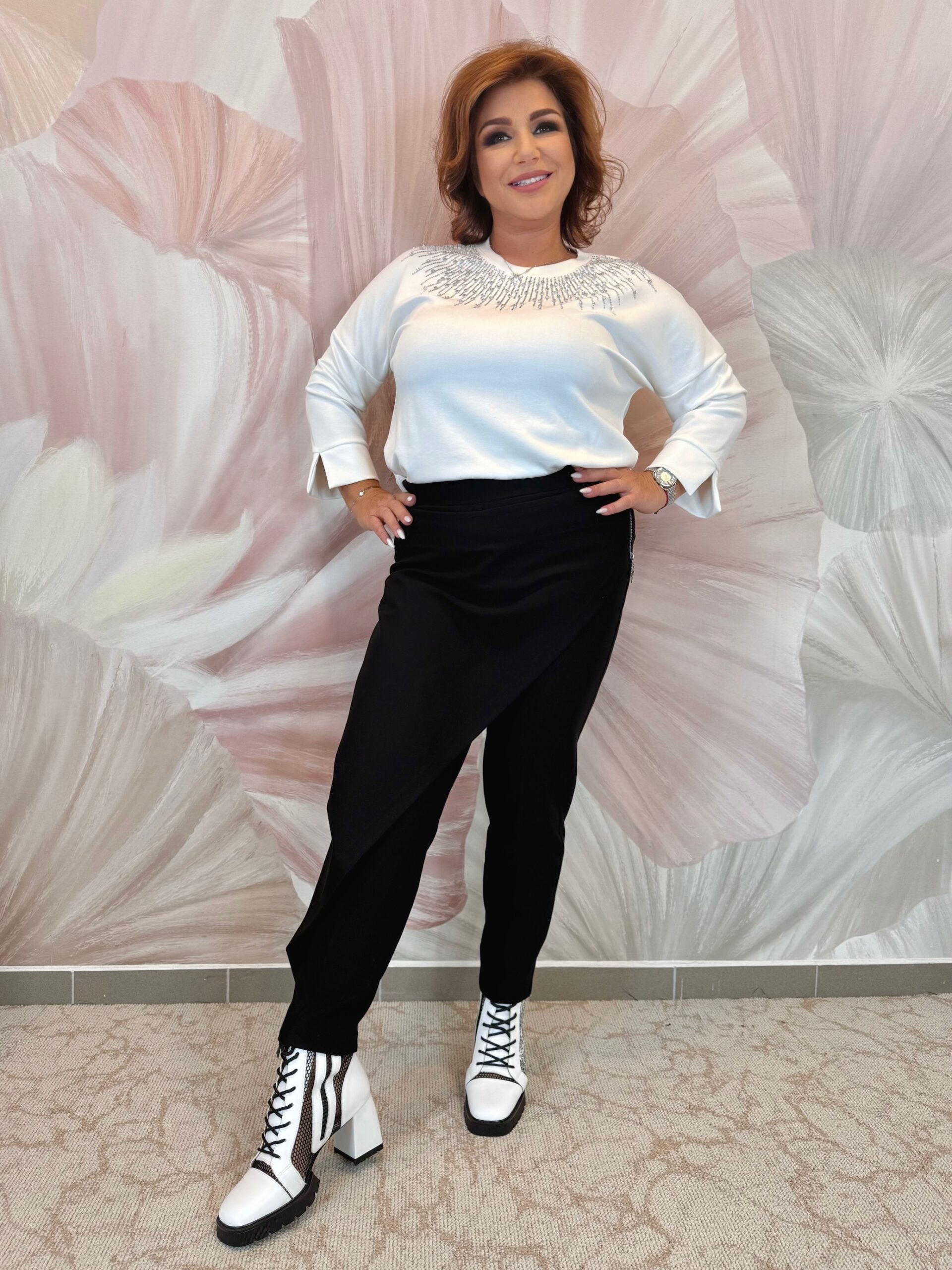 Puha fehér felső ezüst kristályokkal és strasszokkal - Image 4