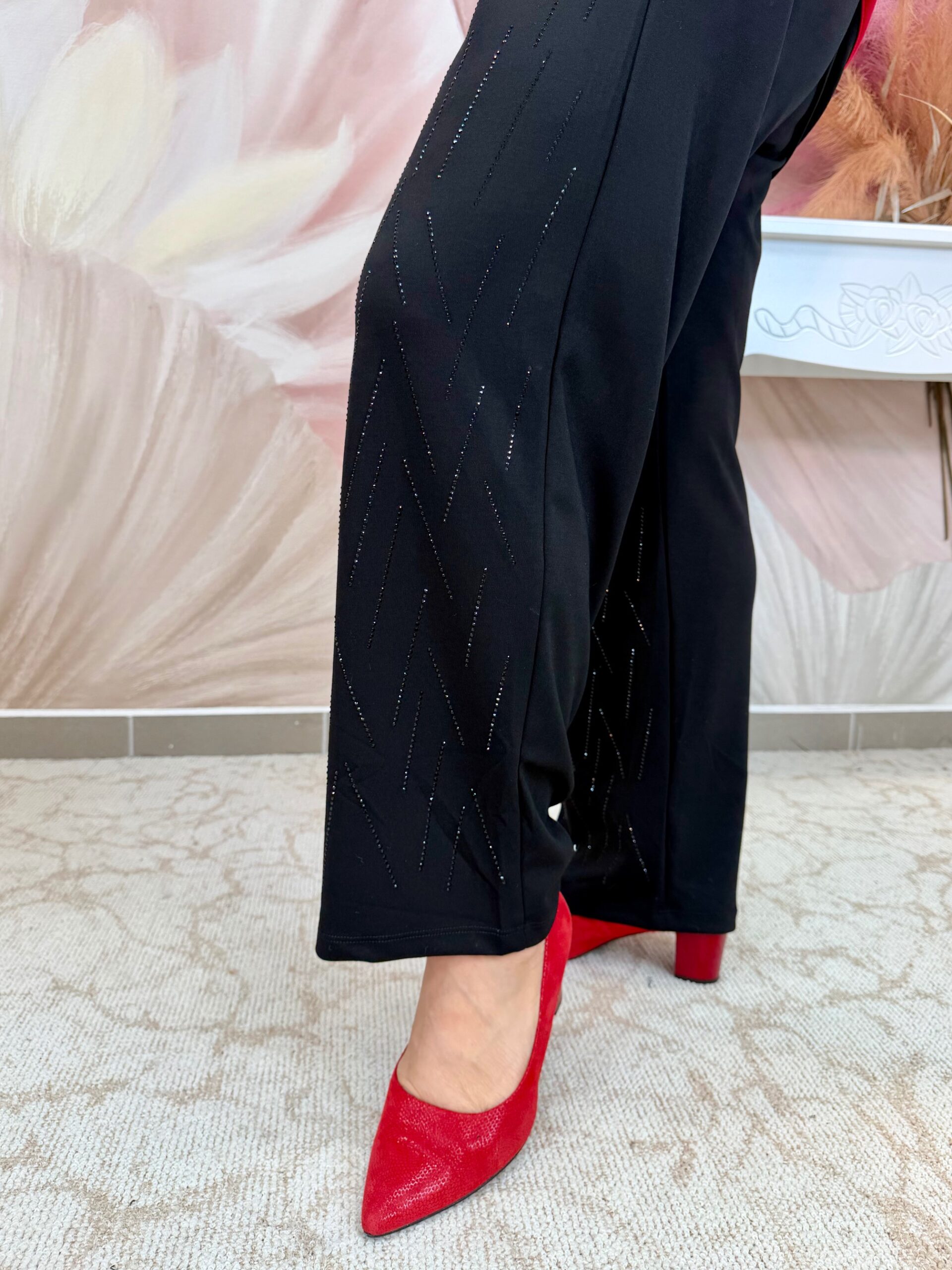 Fekete bővebb szárú pamut nadrág fekete kövekkel - Image 2