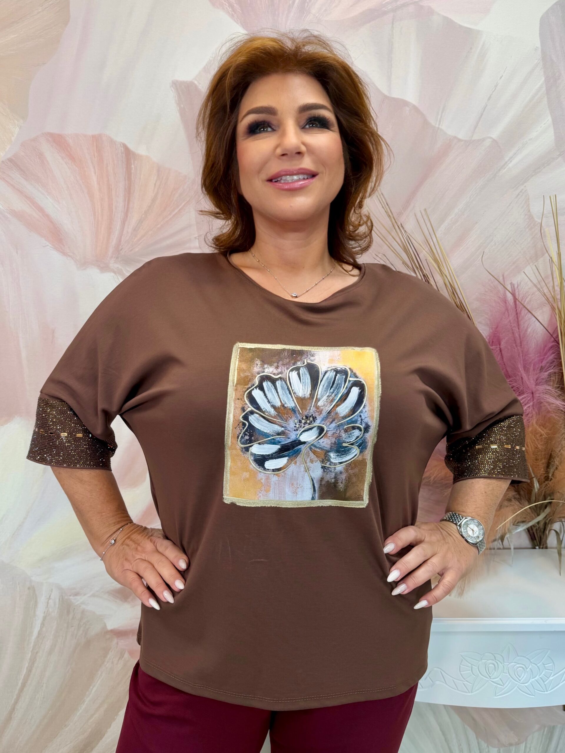 Csinos csokibarna virágmintás felső