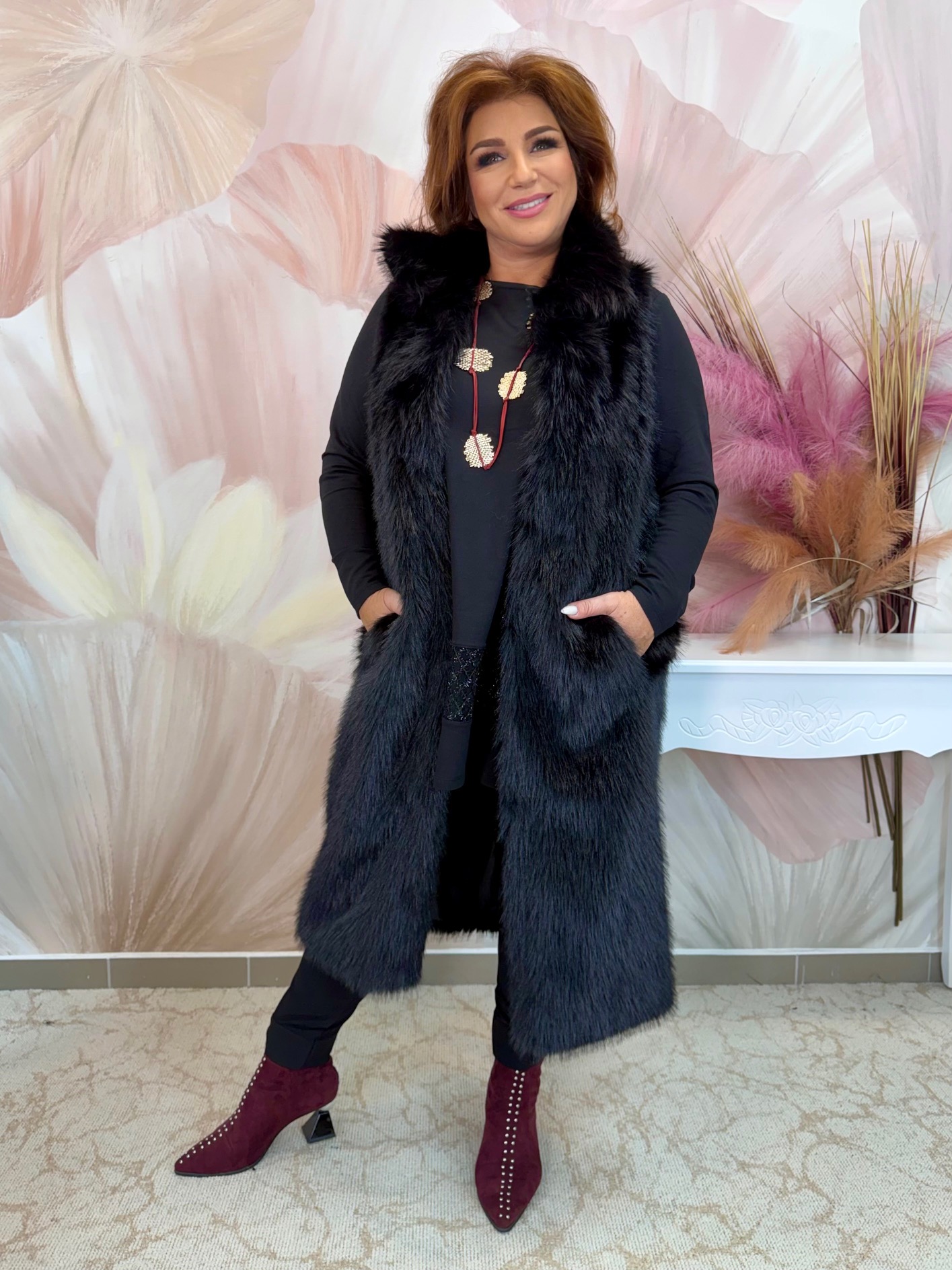 Hosszú fekete szőrme mellény