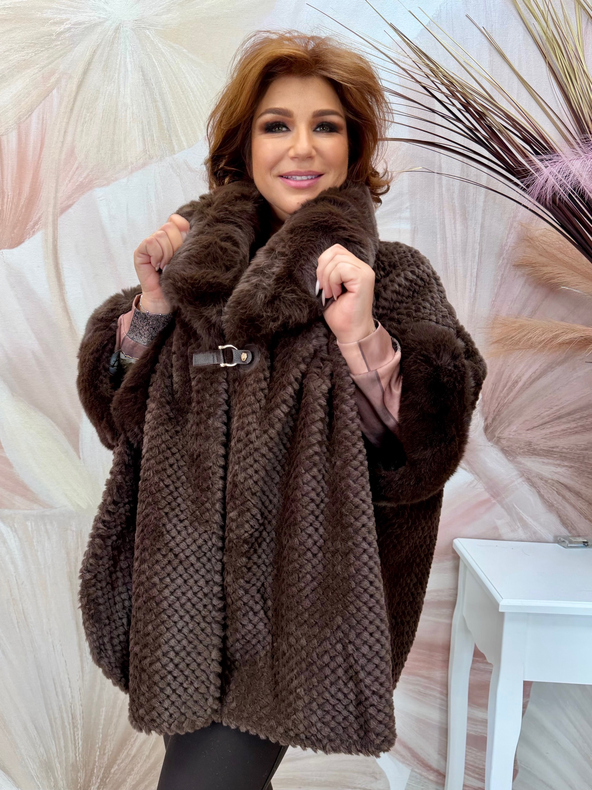 Elegáns csokibarna szőrmés poncsó - Image 2