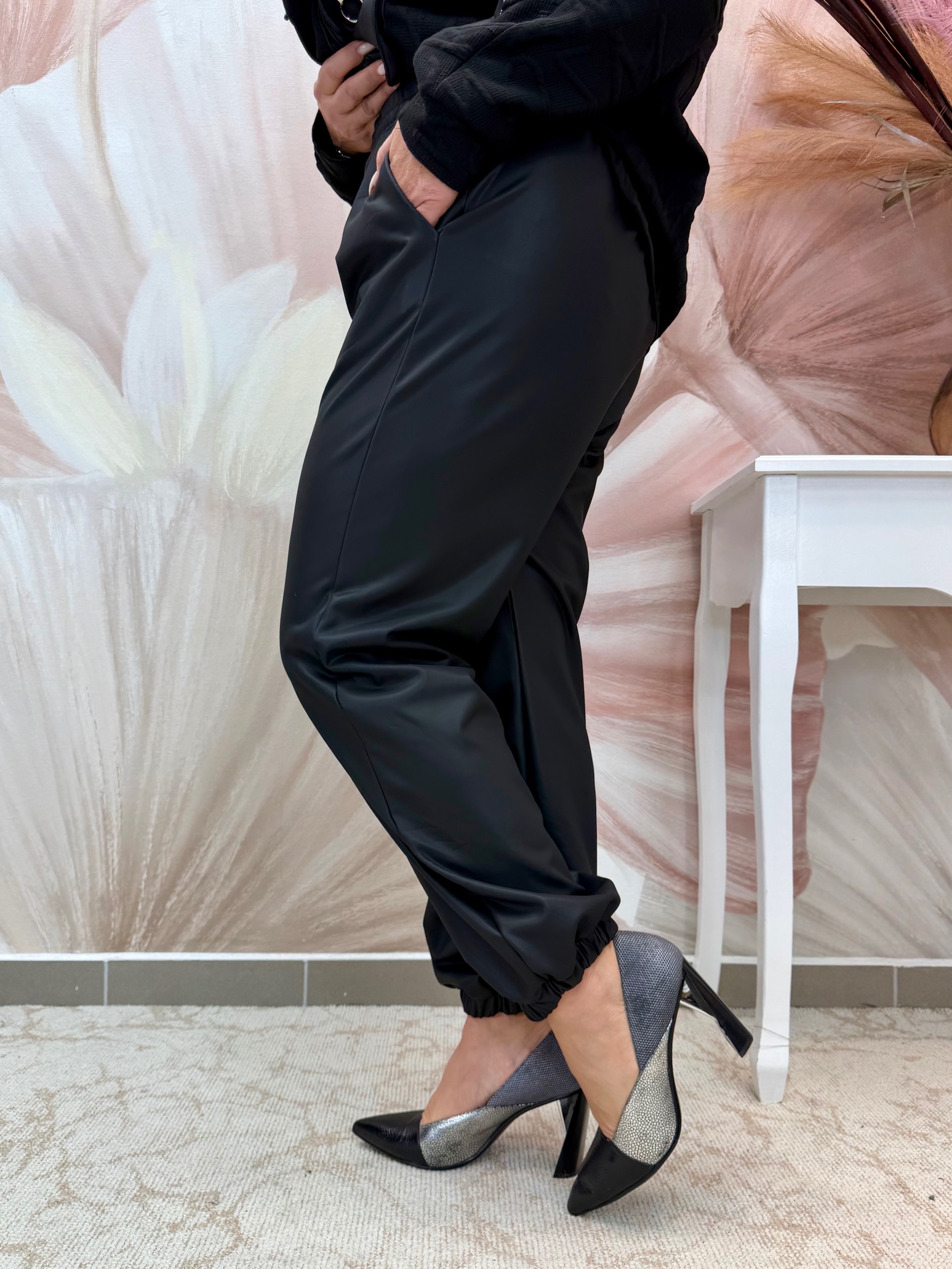 Elasztikus gumis derekú textilbőr nadrág - Image 3