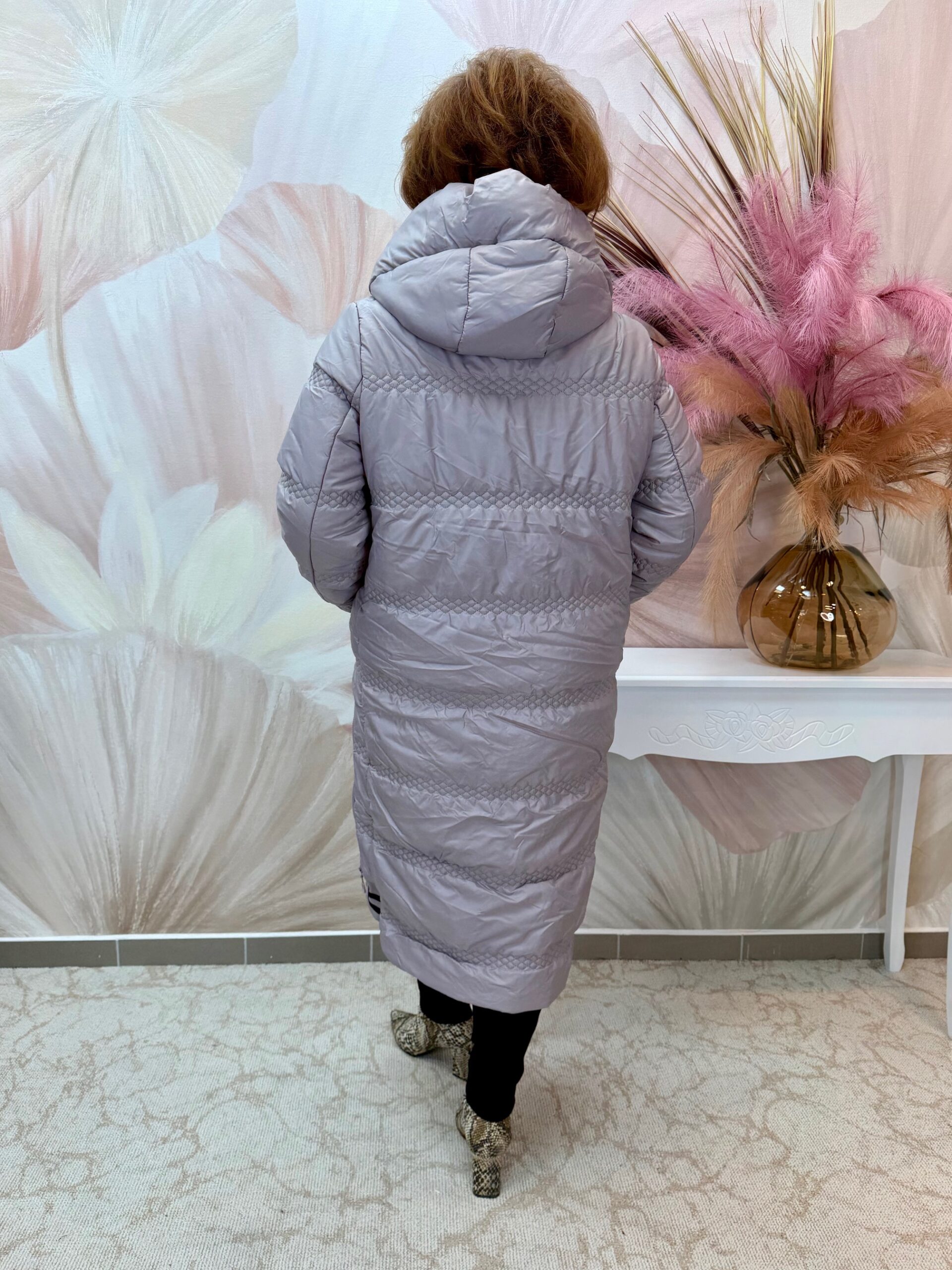 Csinos hosszú taupe steppelt kabát - Image 7