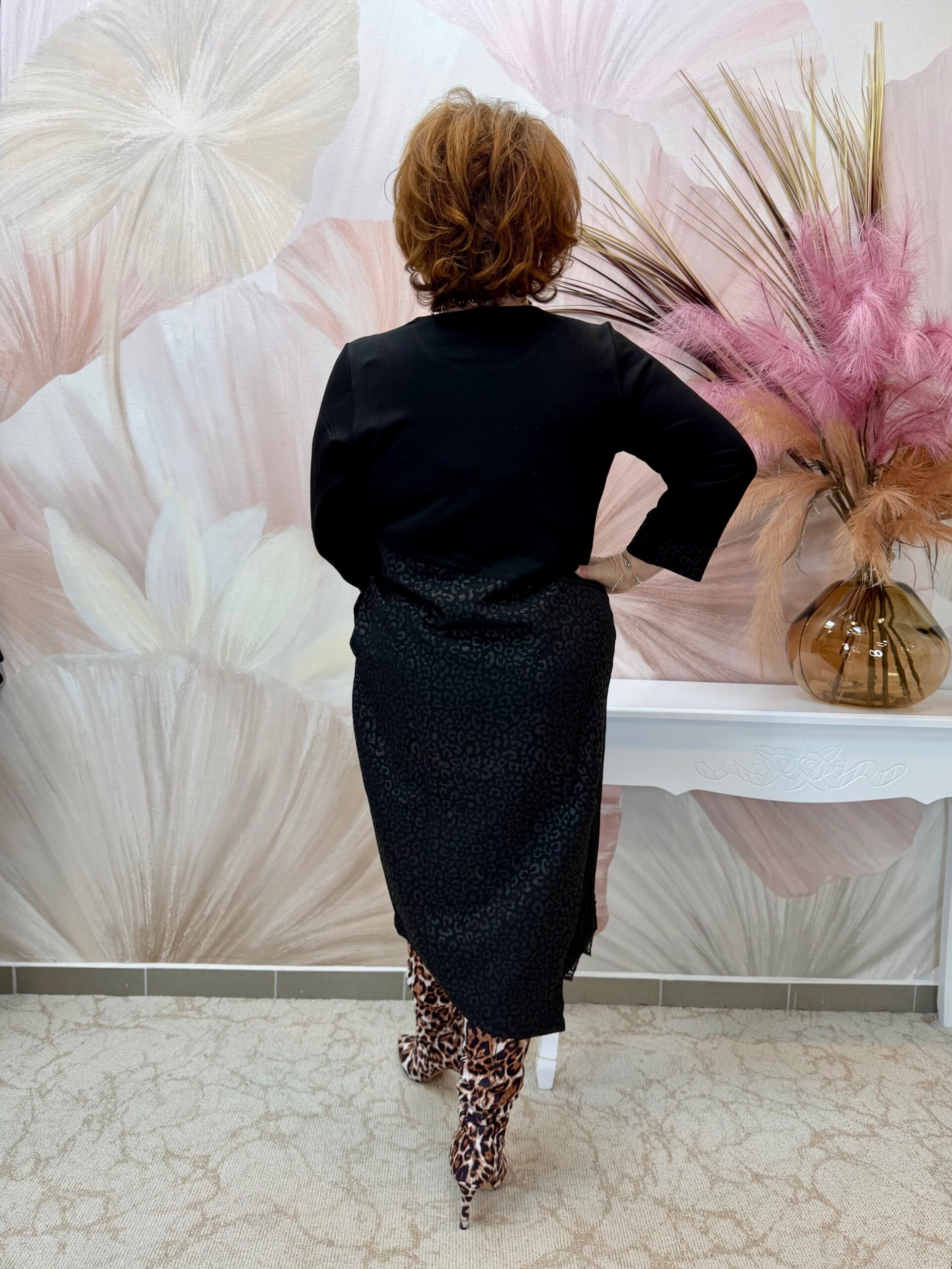 Csinos fekete ruha fekete ocelotmintával, alján csipkebetéttel - Image 6